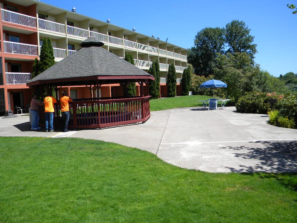 Holiday Inn, New Handicap-accessible Hot Tub Pavilion Roseburg, Oregon Heiland Hoff, Project Architect