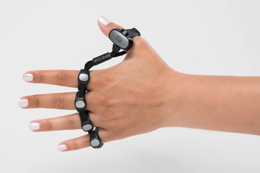Tap-Wearable-Keyboard-Visual-Atelier-8-Technology-Innovation-4.jpg