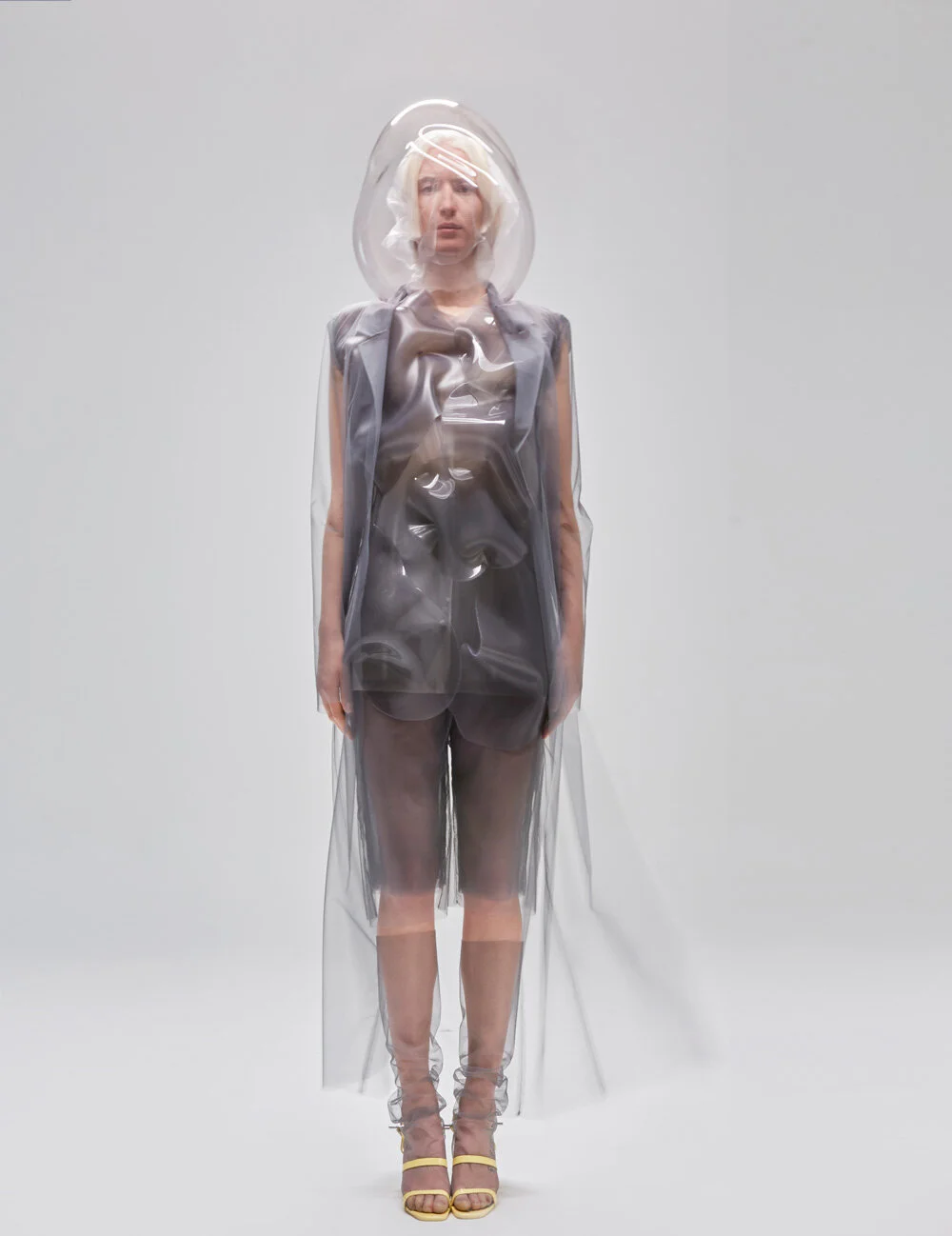 Ying-Gao---Flowing-water,-Standing-time-Visual-Atelier-8-Fashion-1.jpg