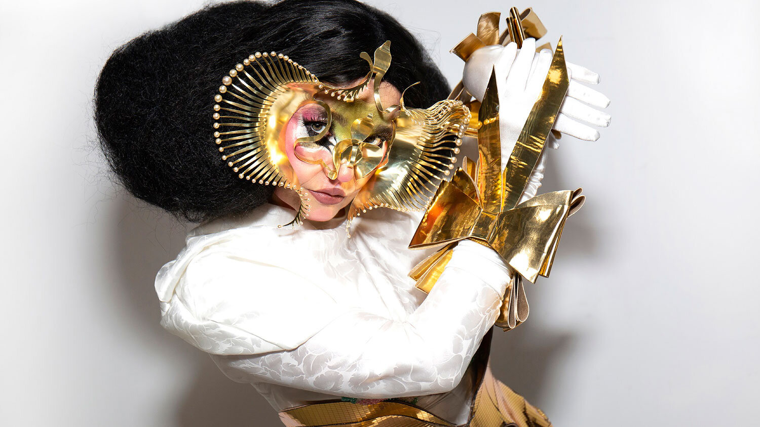  Björk Brings Her Choral Arrangements To Life With AI At Sister City