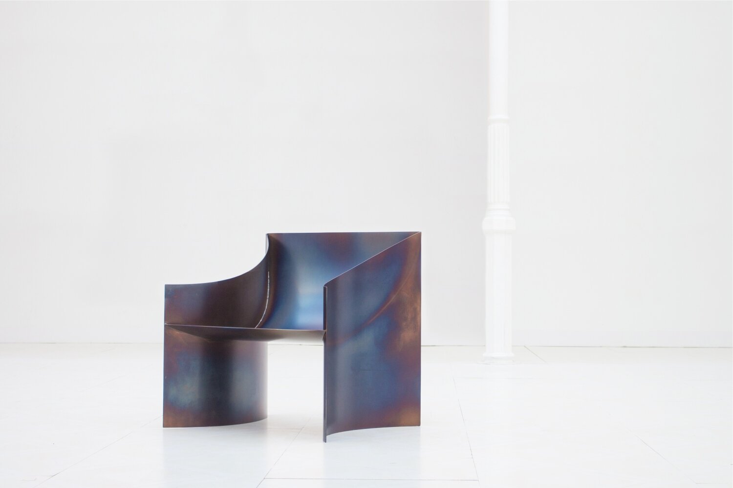Vandewyngaerde-Visual-Atelier-8-One-Curve-Chair-3.jpg