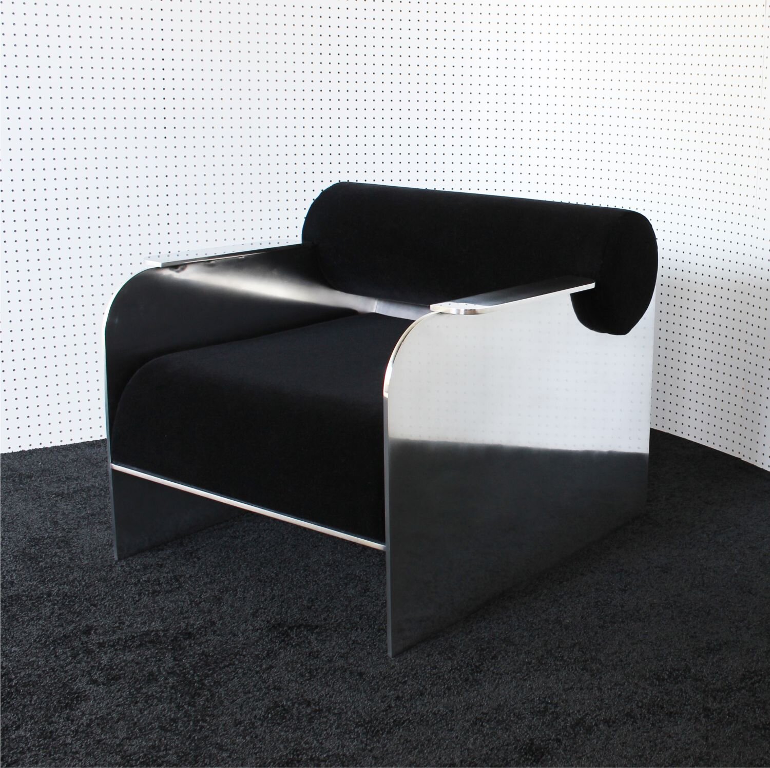 Crump&Kwash-Visual-Atelier-8-June-Lounge-Chair-3.jpg