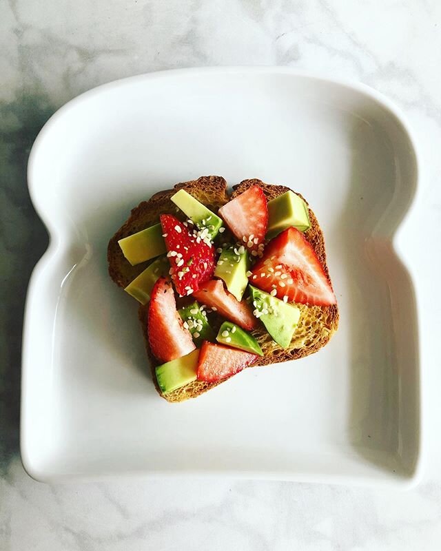 If you still haven&rsquo;t tried avocado + strawberries (or any berries for that matter) together, you&rsquo;re seriously missing out. 🥑 + 🍓 = 🤤
.
#whatwentdown :
&bull; a slice of @canyonglutenfree ancient grain toast topped with 1/2 a mini diced