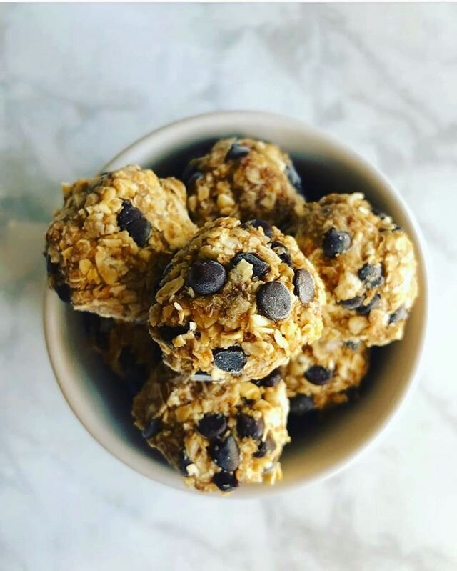 One of the most requested snacks in my house are these ENERGY BALLS 👆 They&rsquo;re the perfect little two-biter (or three, if you&rsquo;re 👧👦) and are gluten/dairy/soy-free. You&rsquo;re definitely gonna want to bookmark this one for later, frien