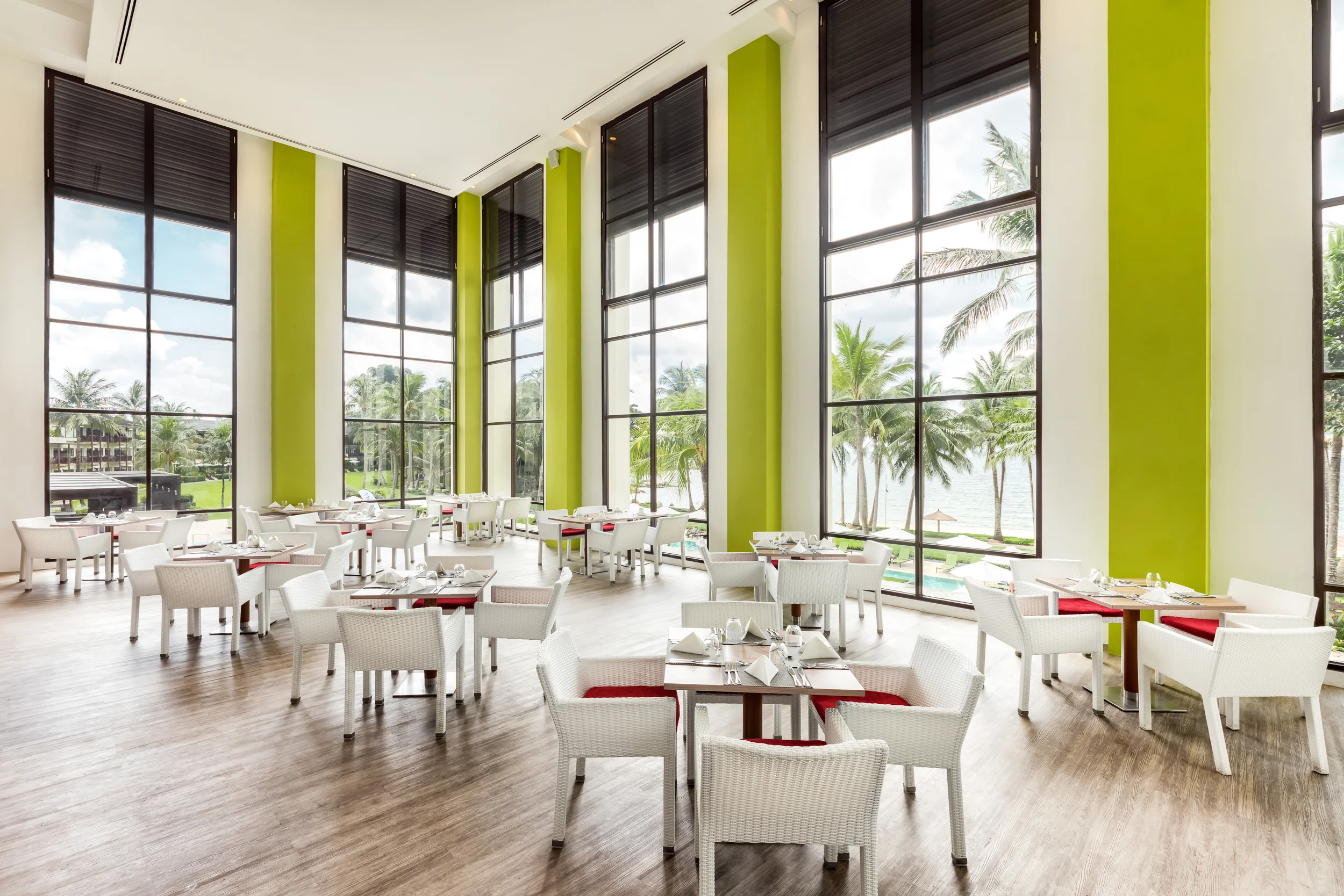Dining 1.jpg