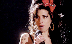 [Fabulous] Last-Minute Celebrity Costume Ideas 