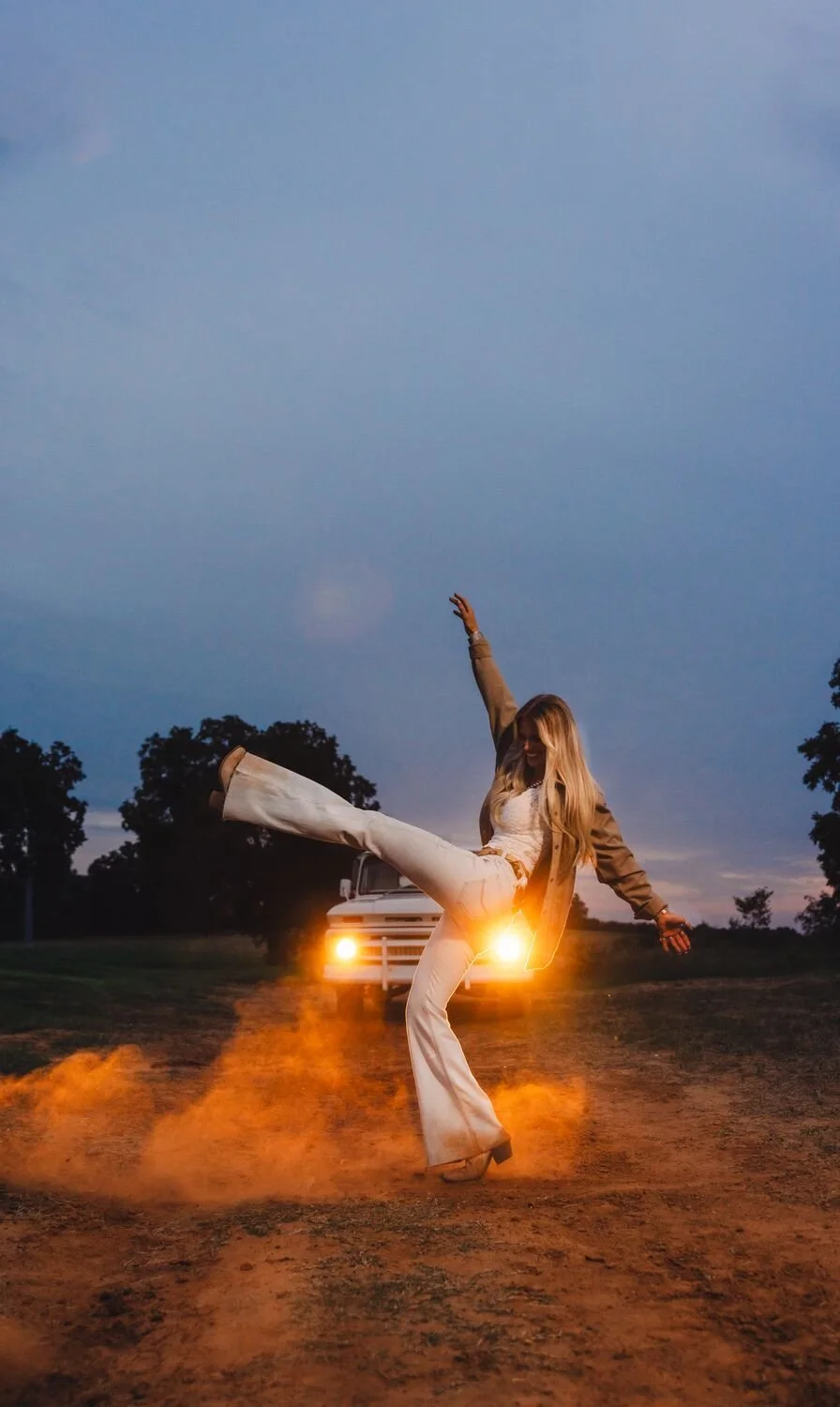 Small JPG-S24_GRP_WEST_WillSaunders_WYRTexas_Shot2_6_008564.jpg