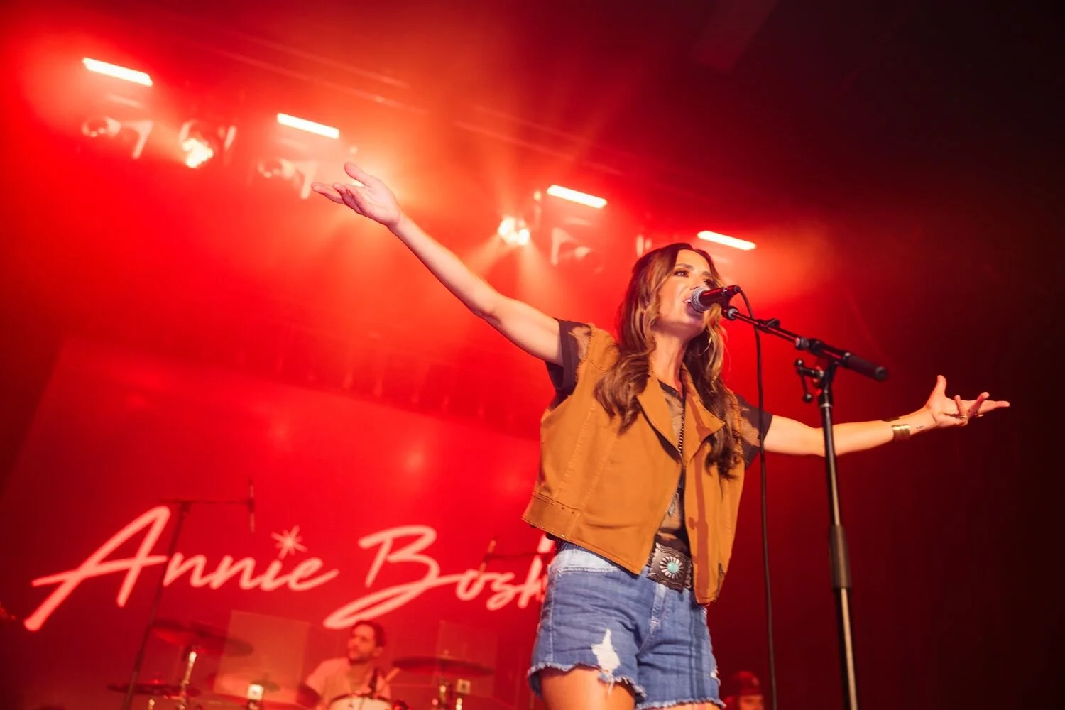 Small JPG-S24_GRP_WEST_WillSaunders_WYRTexas_Shot3_5_010317.jpg