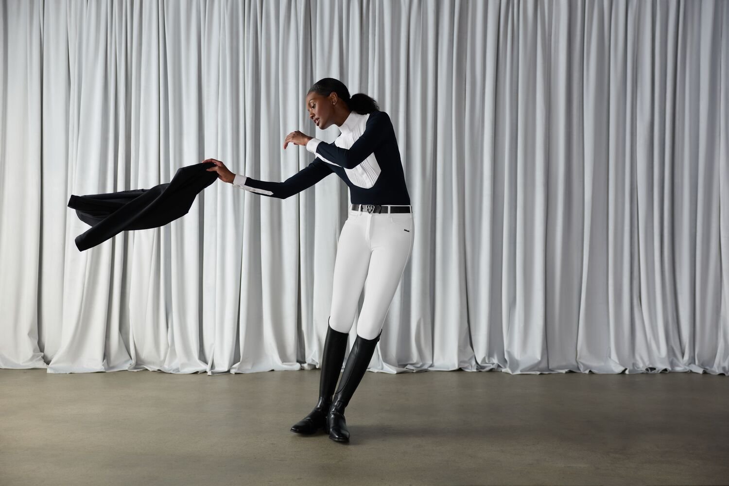 Small JPG-S26_WMS_ENGL_LaCunha_Studio_Shot03_3179.jpg