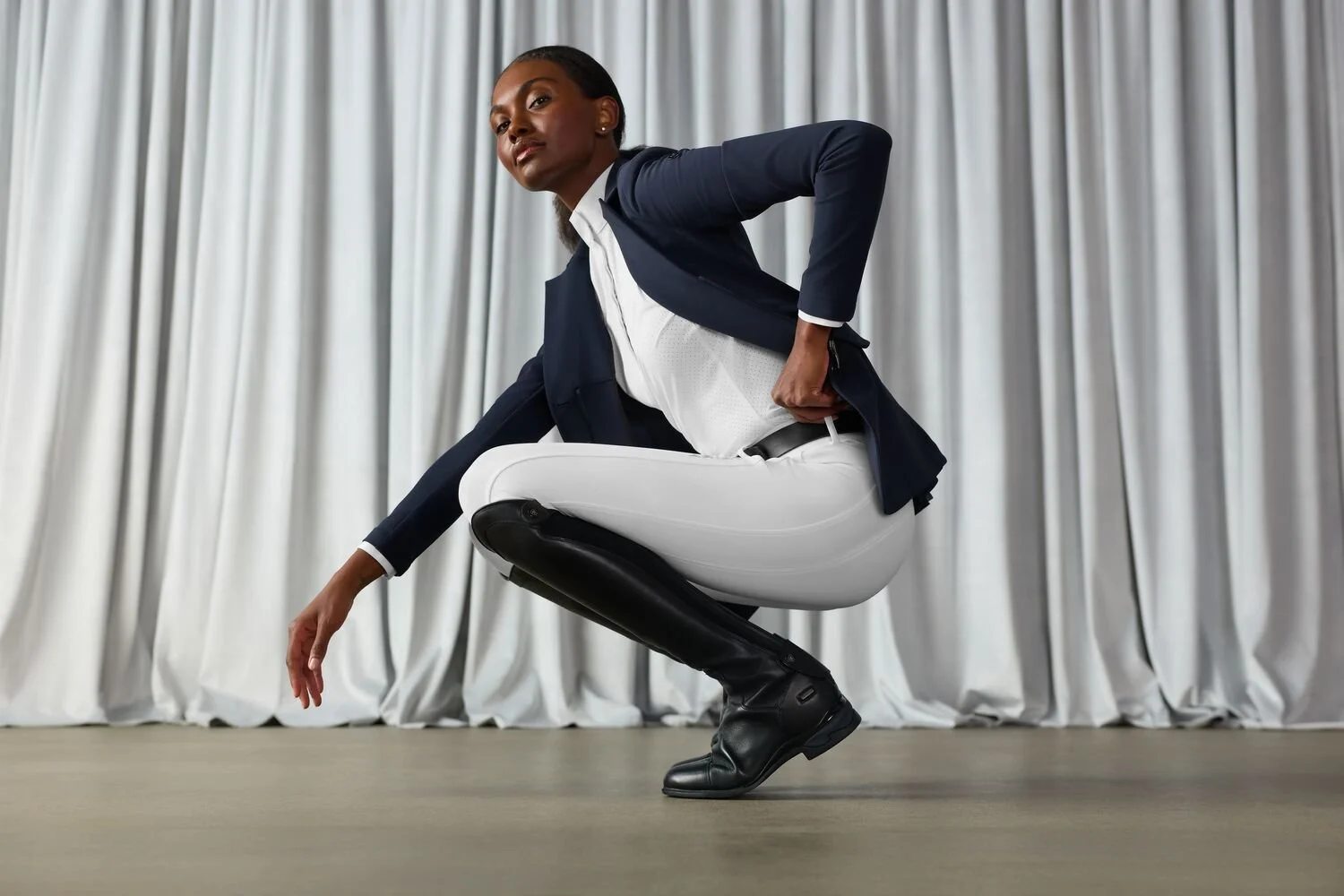 Small JPG-S26_WMS_ENGL_LaCunha_Studio_Shot01A_2331.jpg