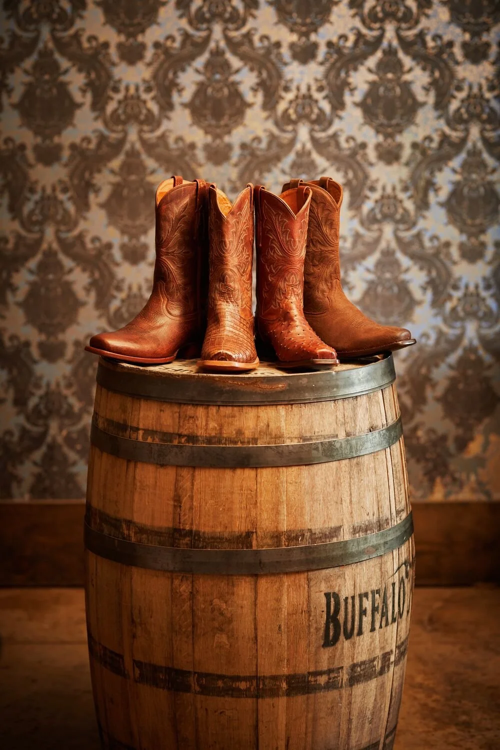 Small JPG-F22_MNS_WEST_Benchmade_LaCunha_Group_3_00238.jpg