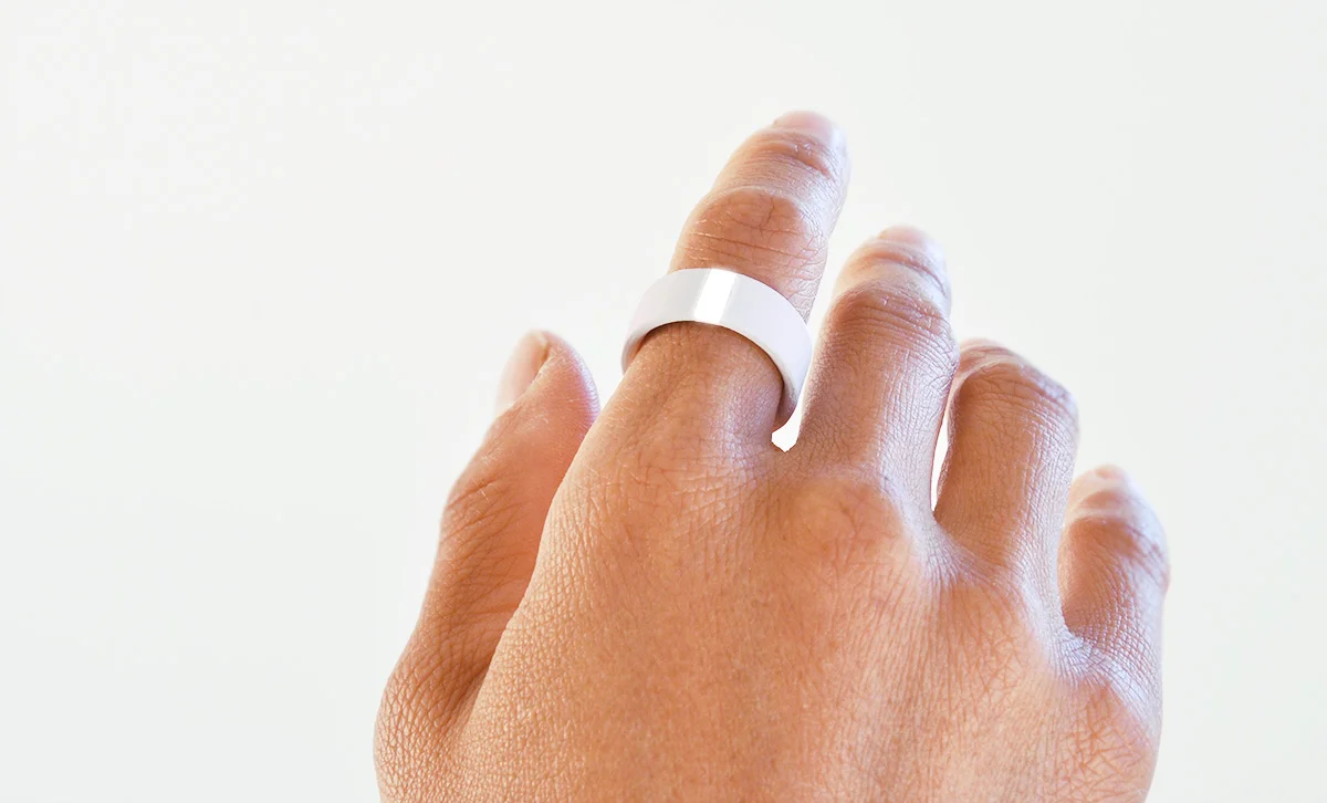 Fashion And Lifestyle Some people want a more fashionable approach to their fitness gear. Pulse is a fashionable approach to heart rate monitoring that can be worn as a piece of jewelry. It’s small, discrete, and you can comfortably wear it anywhere. 