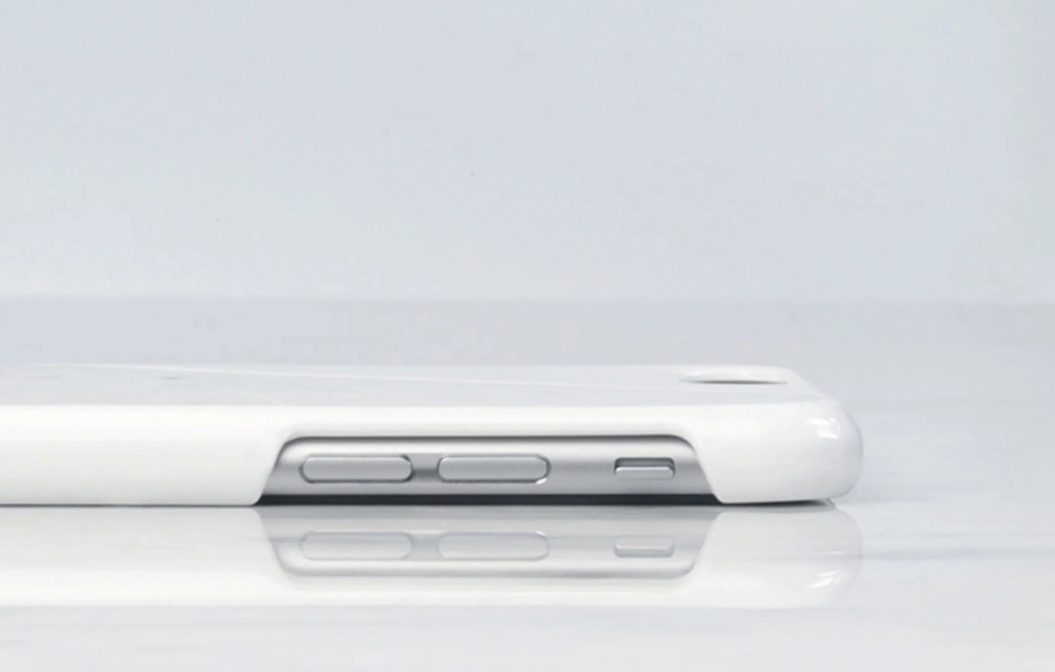 NativeUnion_CLIC-WHT-MB-6_04.png