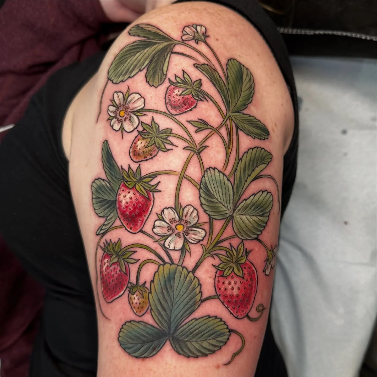 Day 1 @madisontattoofestival was great! I got to work on this super cute strawberry tribute for Peggy :) It was so great to meet you, Peggy! Thank you for being so awesome and for working with me! I’m really proud of how this turned out!
.
If y