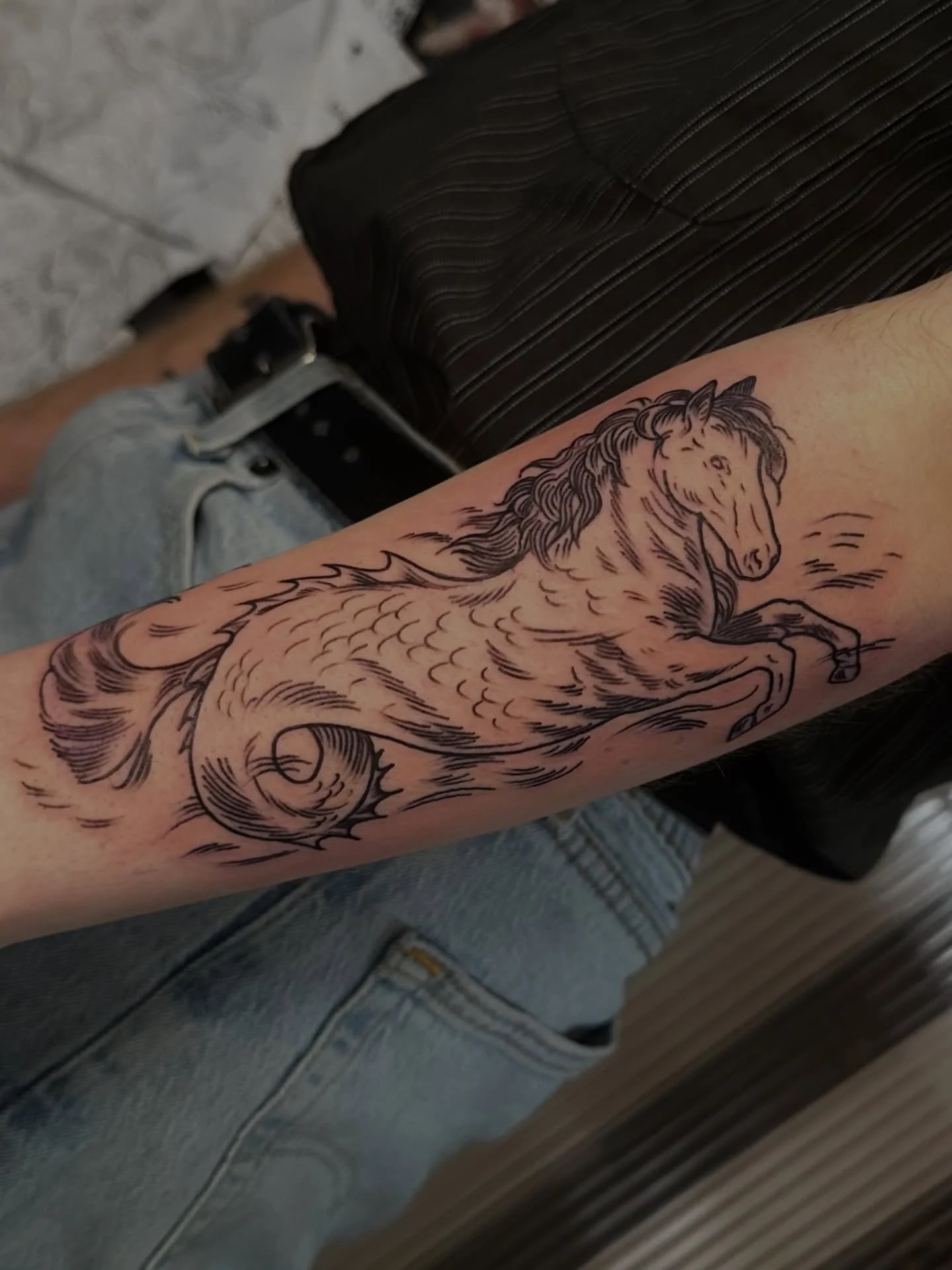 Hippocampus etching tattoo for Em! What a fun idea! Thanks for working with me on this! :)
.
#minneapolistattooartist #midwesttattooartist #midwesttattooer #twincitiestattooartist