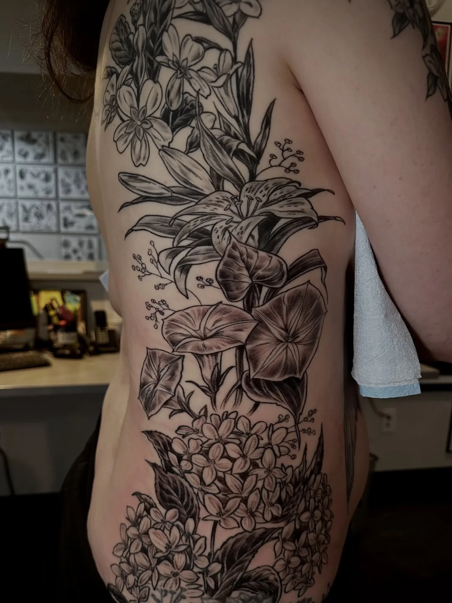 Trinity! You are the coolest! Thank you so much for working on this amazing botanical side tattoo with me!! I&rsquo;d love to do more awesome pieces like this!! Thanks again!
.
#mntattooartist #minneapolistattooartist #midwesttattooartist @uptowntatt