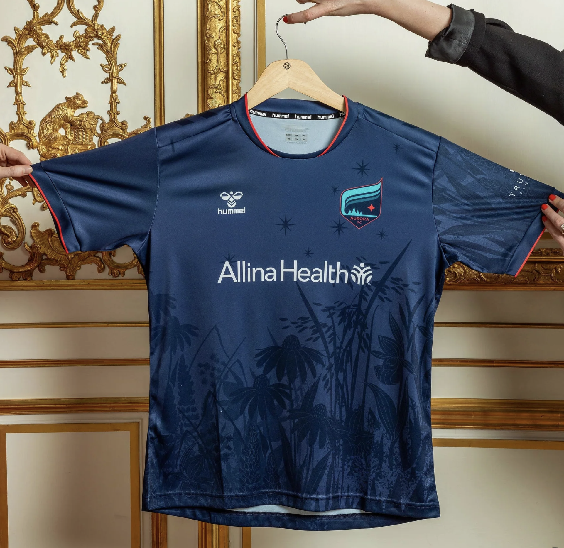 Collaboration with MN Aurora x Mia, a new kit design