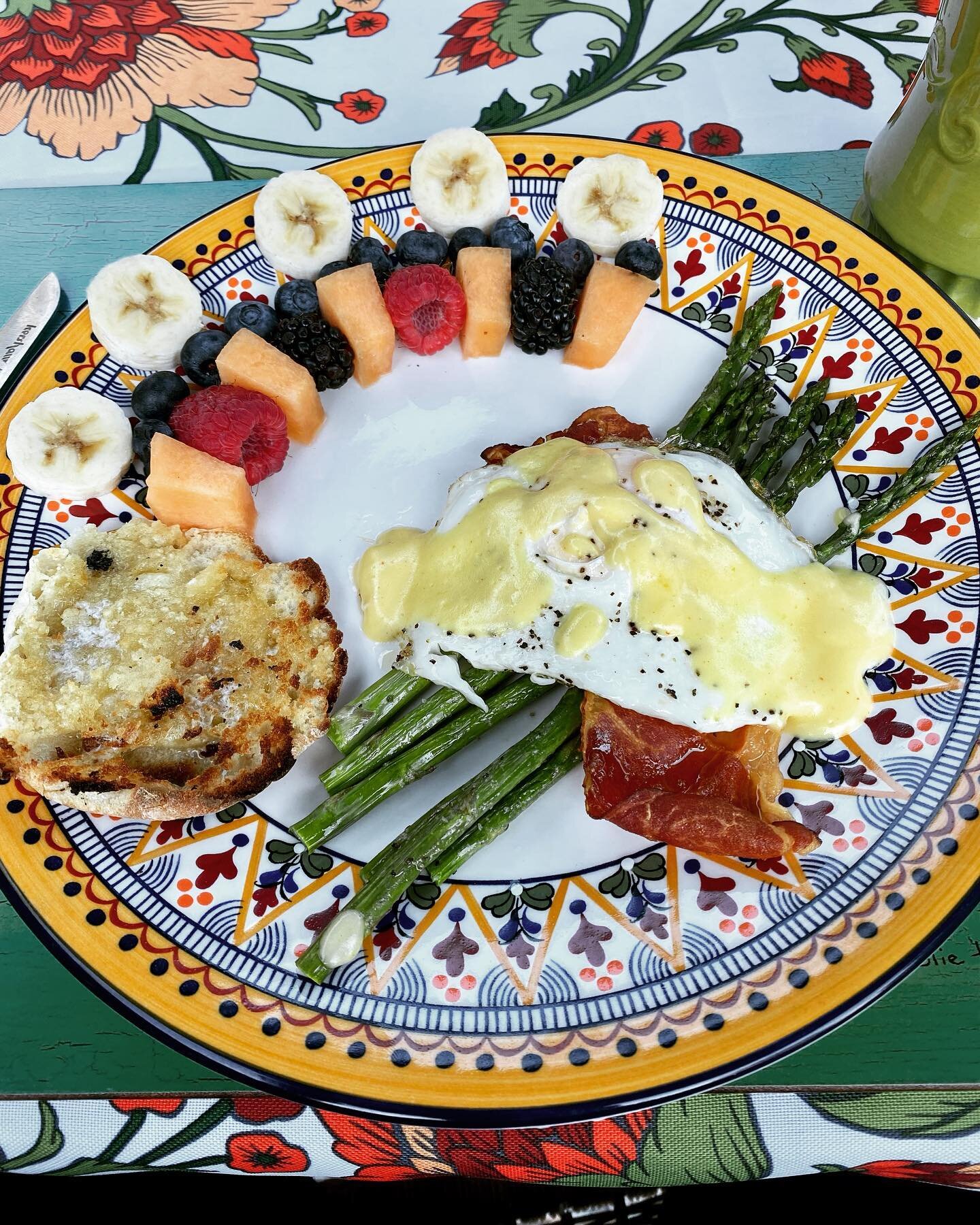 My favorite breakfast - roasted asparagus &amp; prosciutto topped with a basted egg &amp; hollandaise, english muffin, fresh fruit &amp; coffee #delish #breakfast #toohottocook