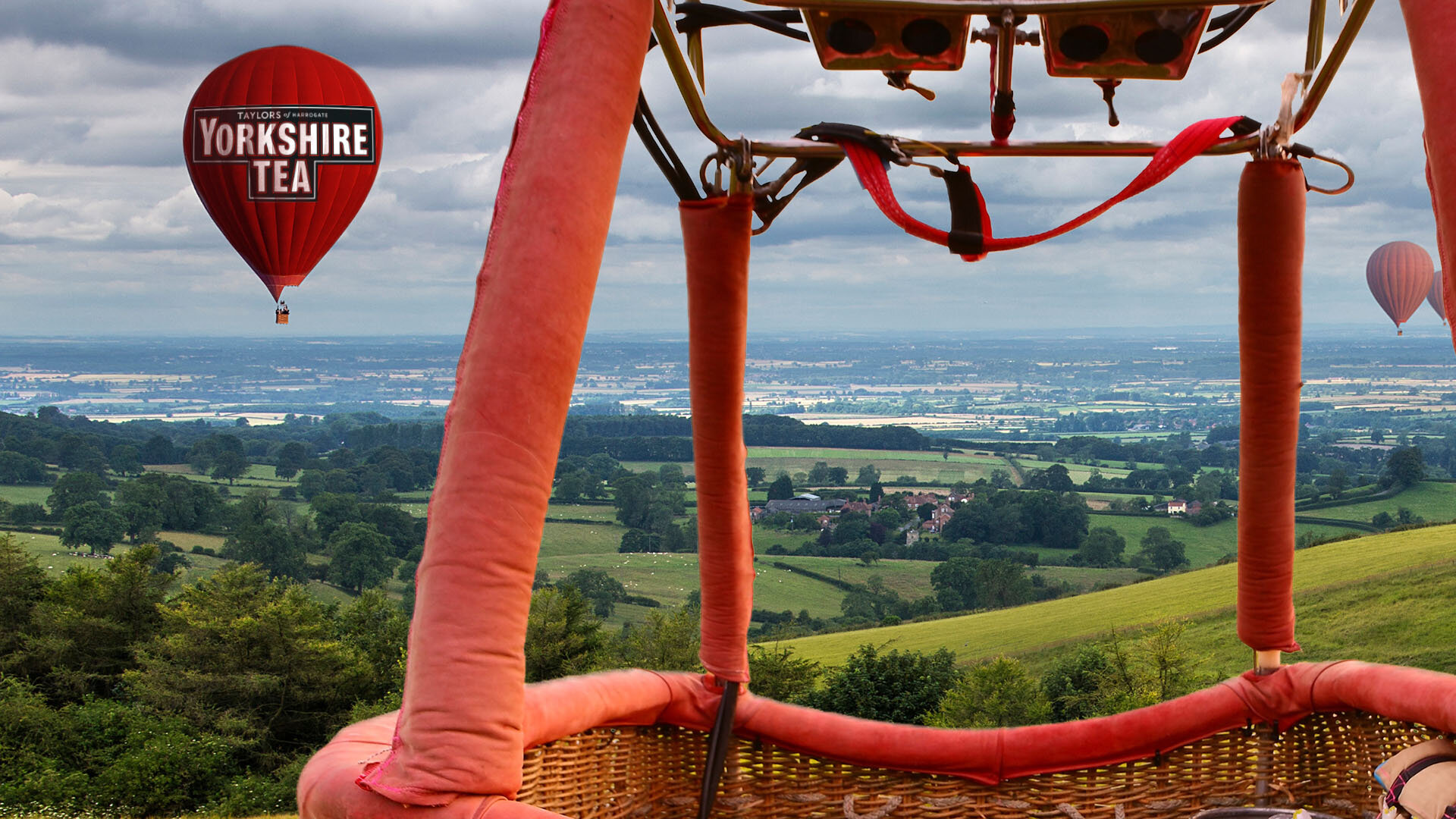 Yorkshire_Tea_LANDSCAPE_Zoom_Hot_Air_Balloon_v01.JPG