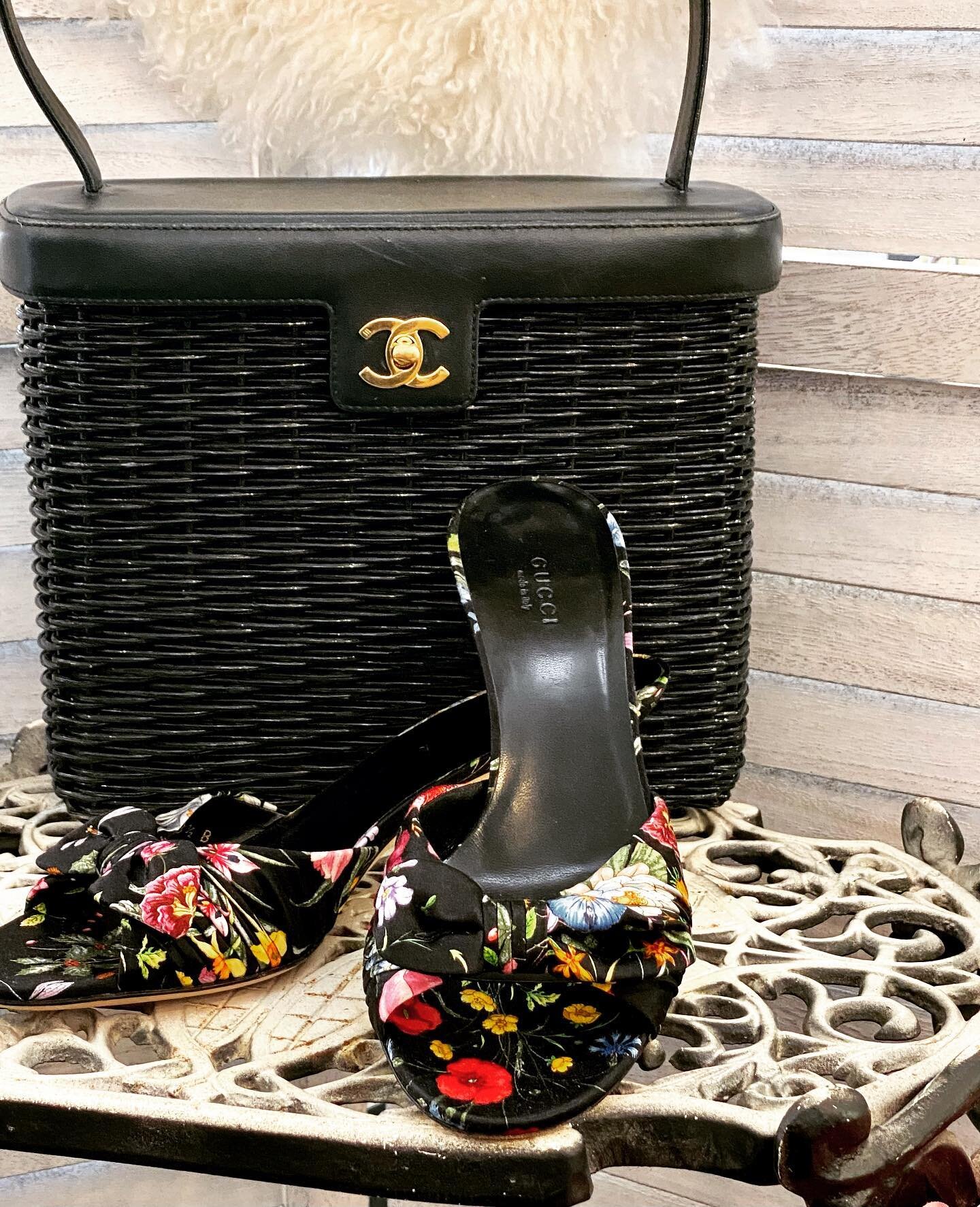 Be the envy of your friends -into Spring with the perfect shoe and bag 👠 👜🌸 #chanel #chanelbag #gucci #guccishoes #gucciblooms #ohmyheart❤️