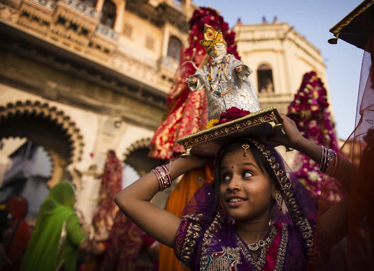Women of all ages flock to the Gangaur Ghat in Udaipur to pay homage to Gauri, the goddess of marital bliss.