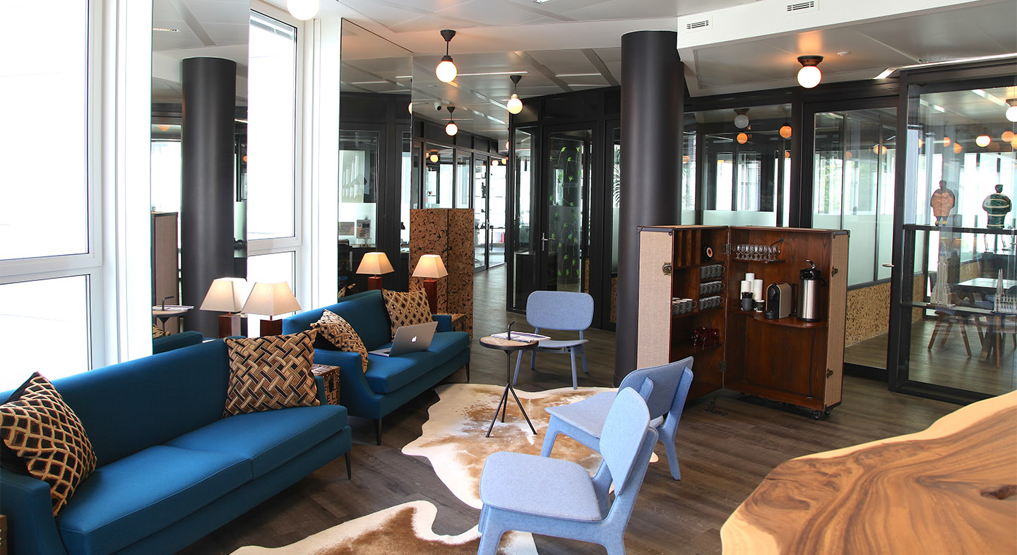 lounge1.jpg