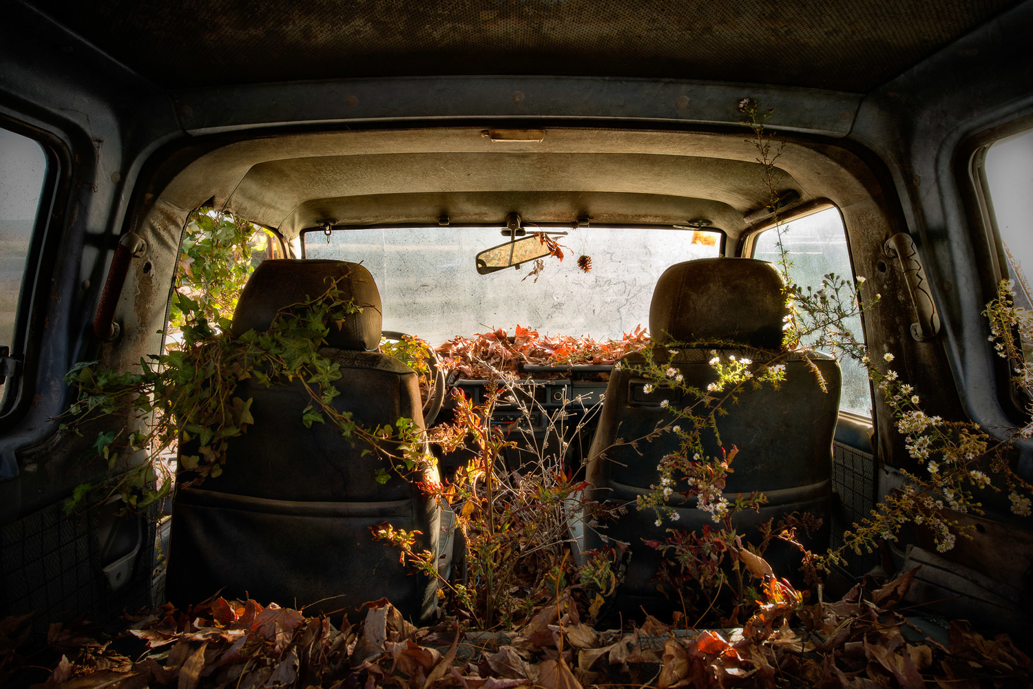 abandoned-places-car.jpg