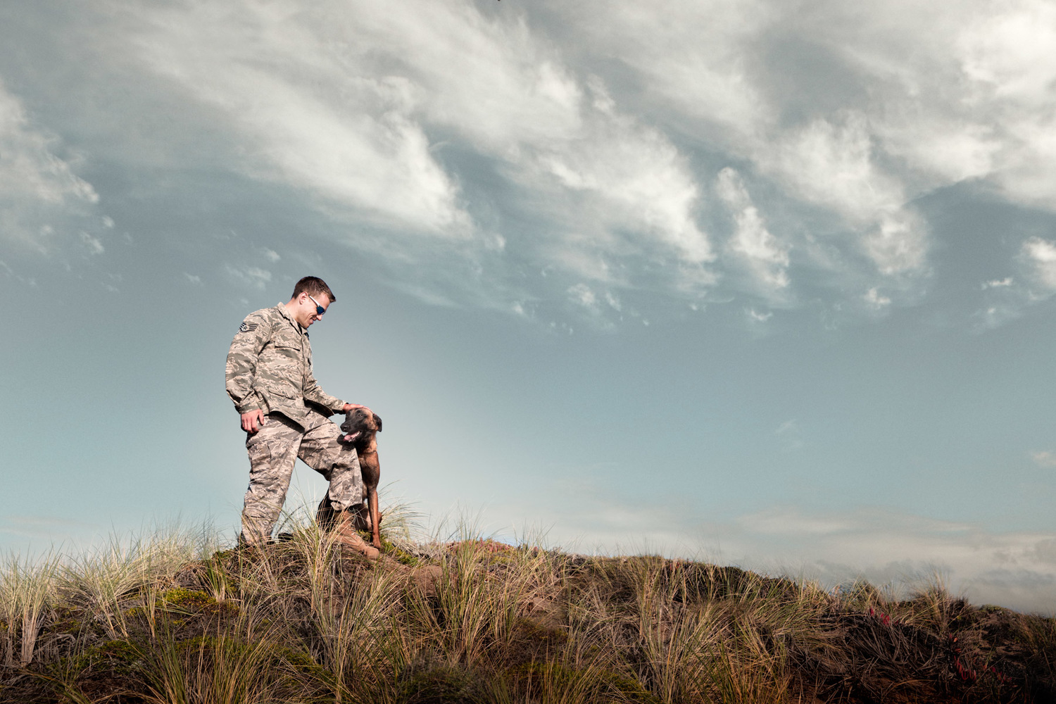 editorial-animal-photographer-los-angeles-military-man-and-dog.jpg