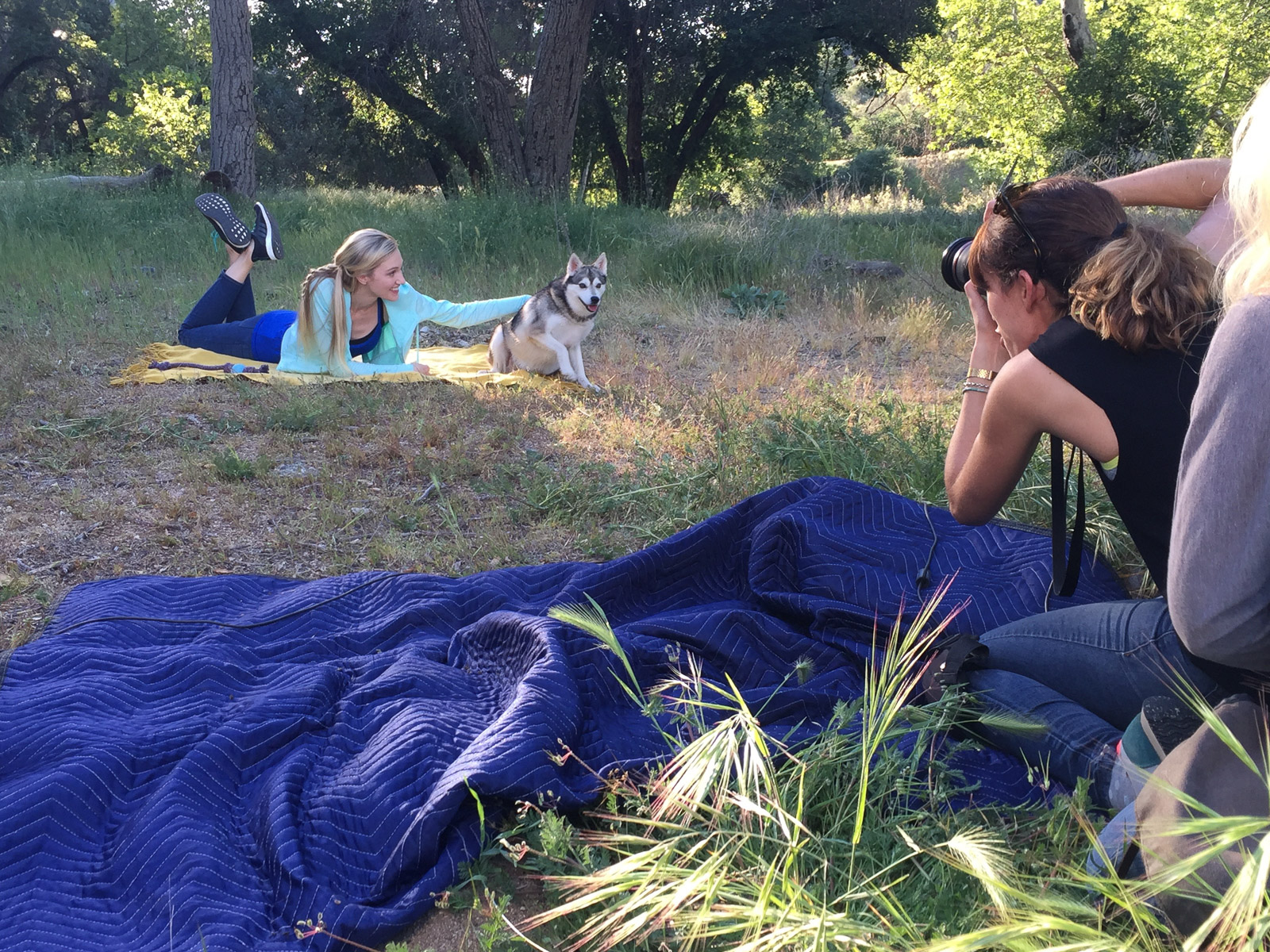 behind-the-scenes-dog-photographer-for-natural-balance-dog-food-commercial-campaign-girl-with-dog-picnic.jpg