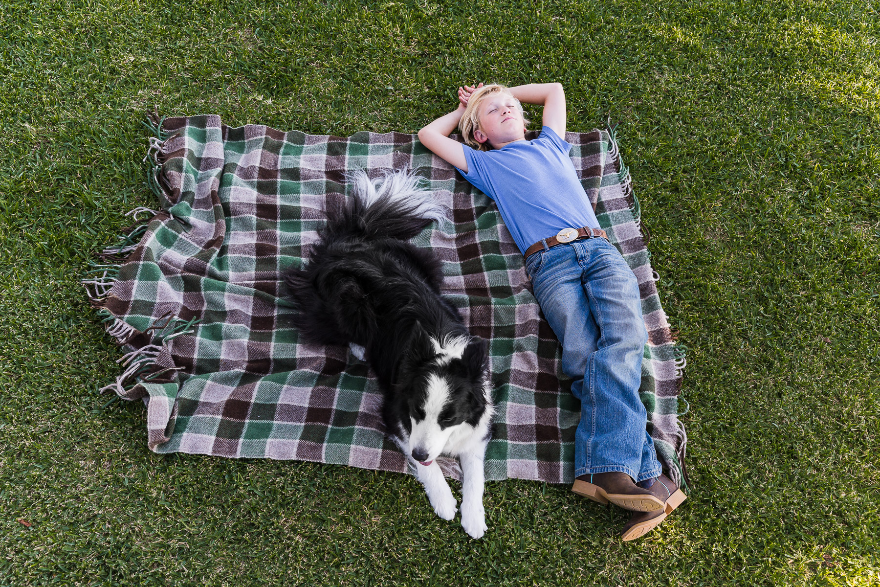 dog-photography-kid-with-dog-on-blanket.jpg