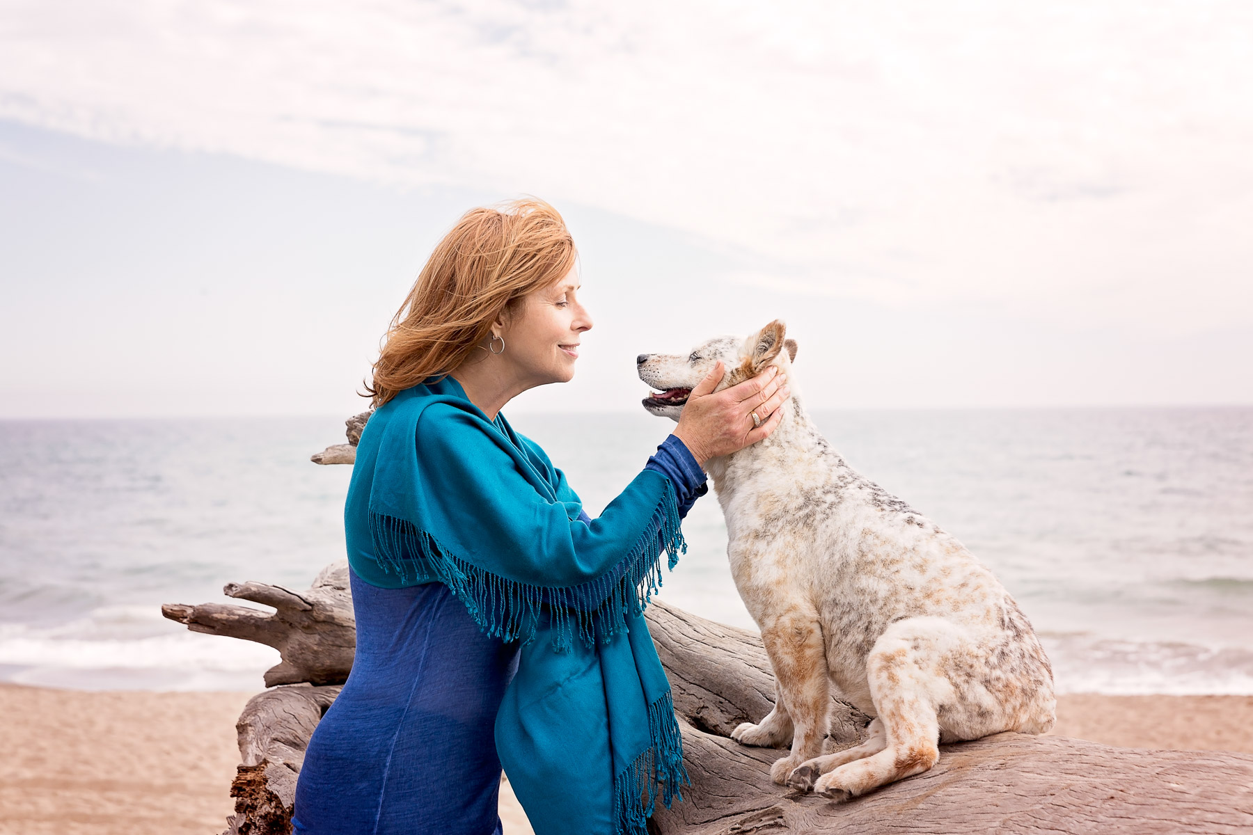woman-with-dog-beach-ocean-photography-roxys-remedies-dog-shampoo-campaign-adweek-lifestyle-photographer.jpg