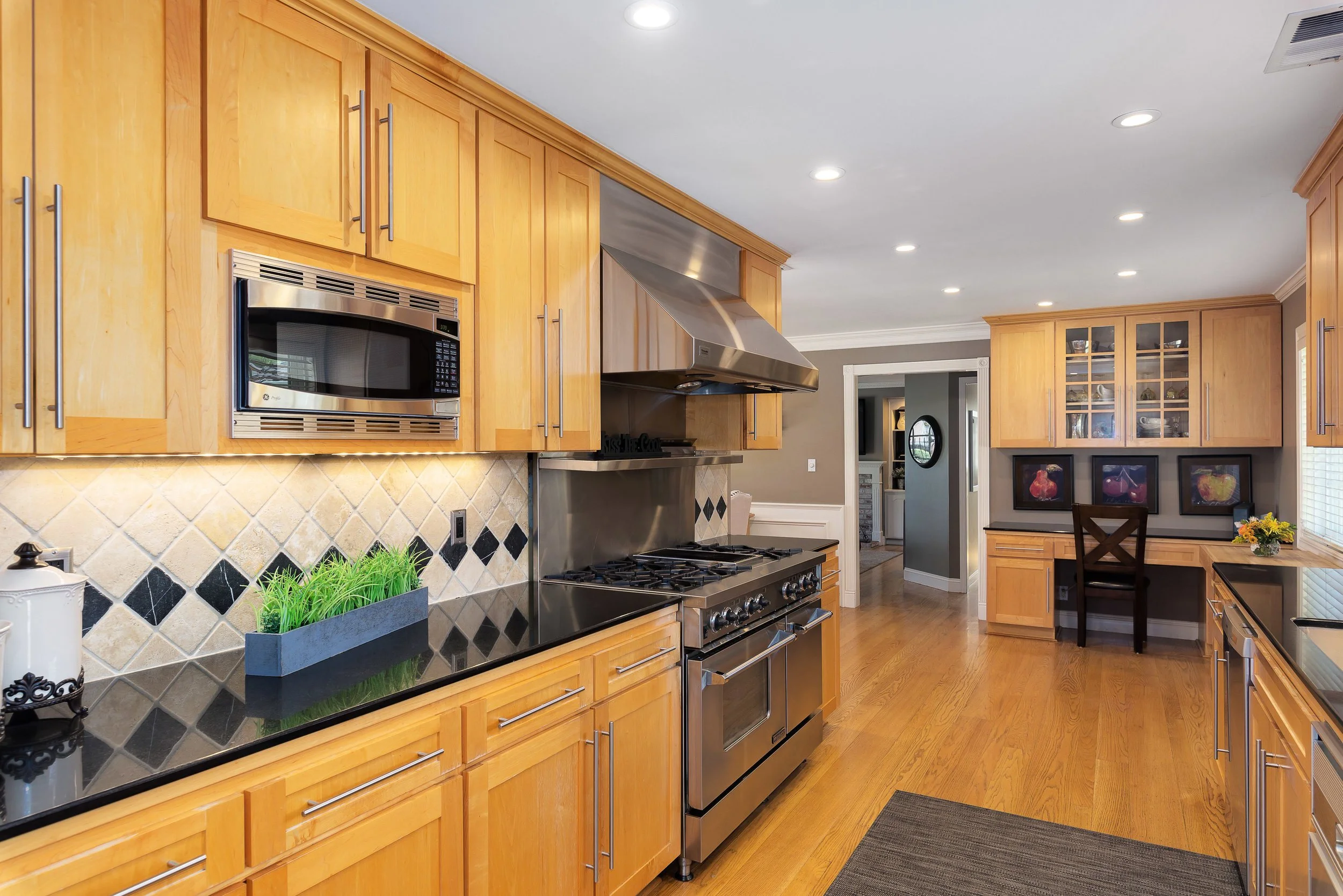 348-Kitchen.jpg