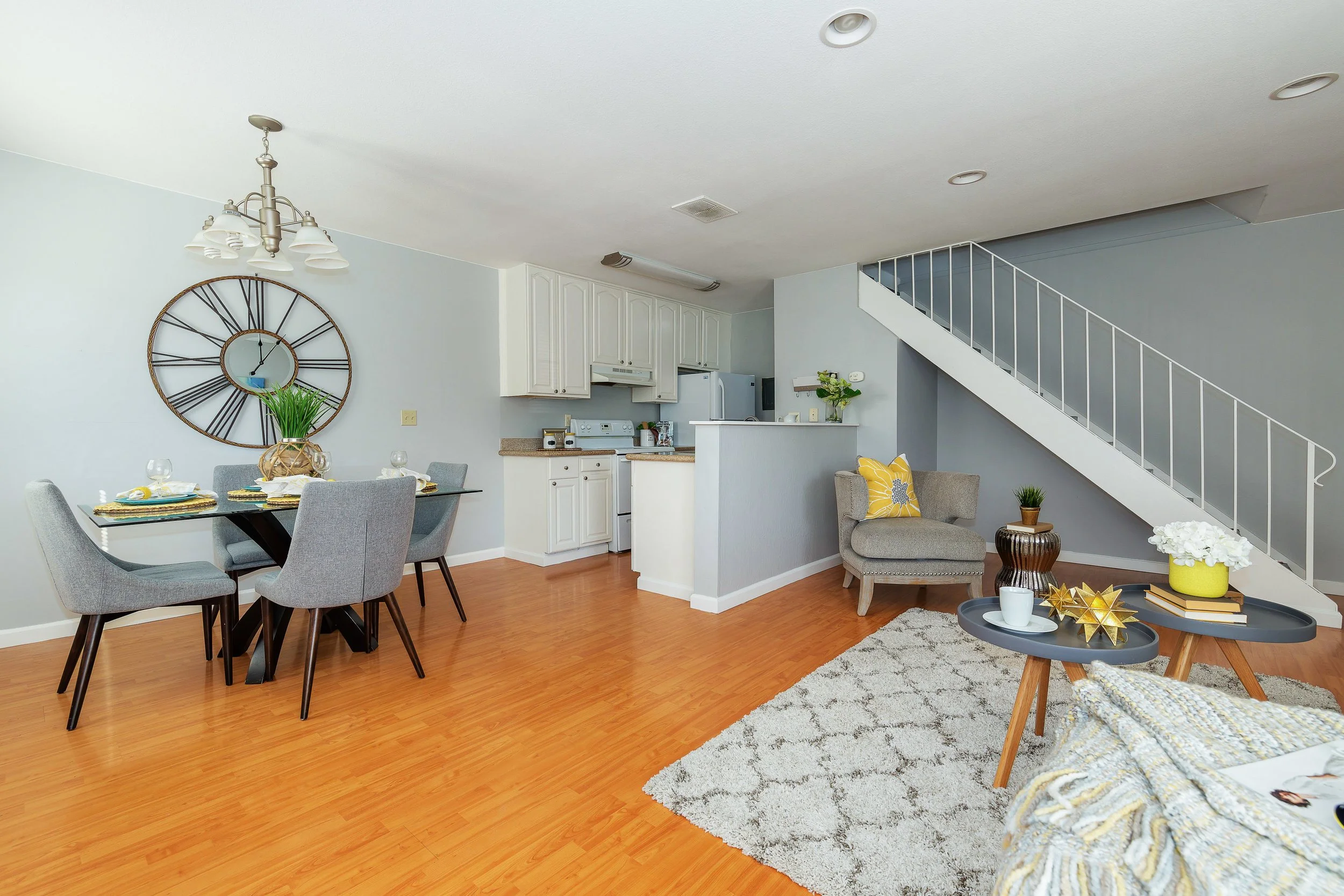 205-Dining-Kitchen.jpg