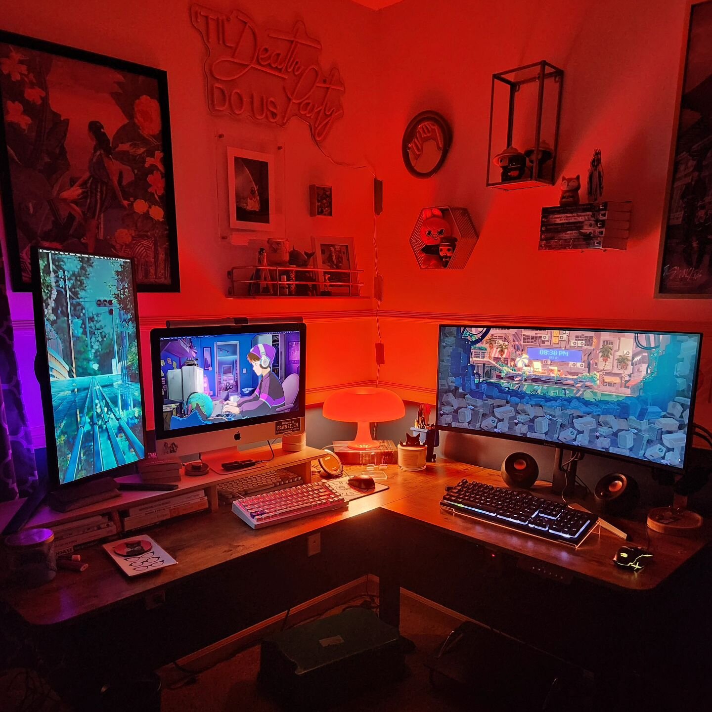 Business on the left, party on the right.
One last upgrade to kick off wild writing, video editing, and gaming for the rest of 2024. 🔥🖤
(Don't worry. I turn on other lights too when I'm actively working. 😂🤌) #amwriting #gamingsetup #bledits
