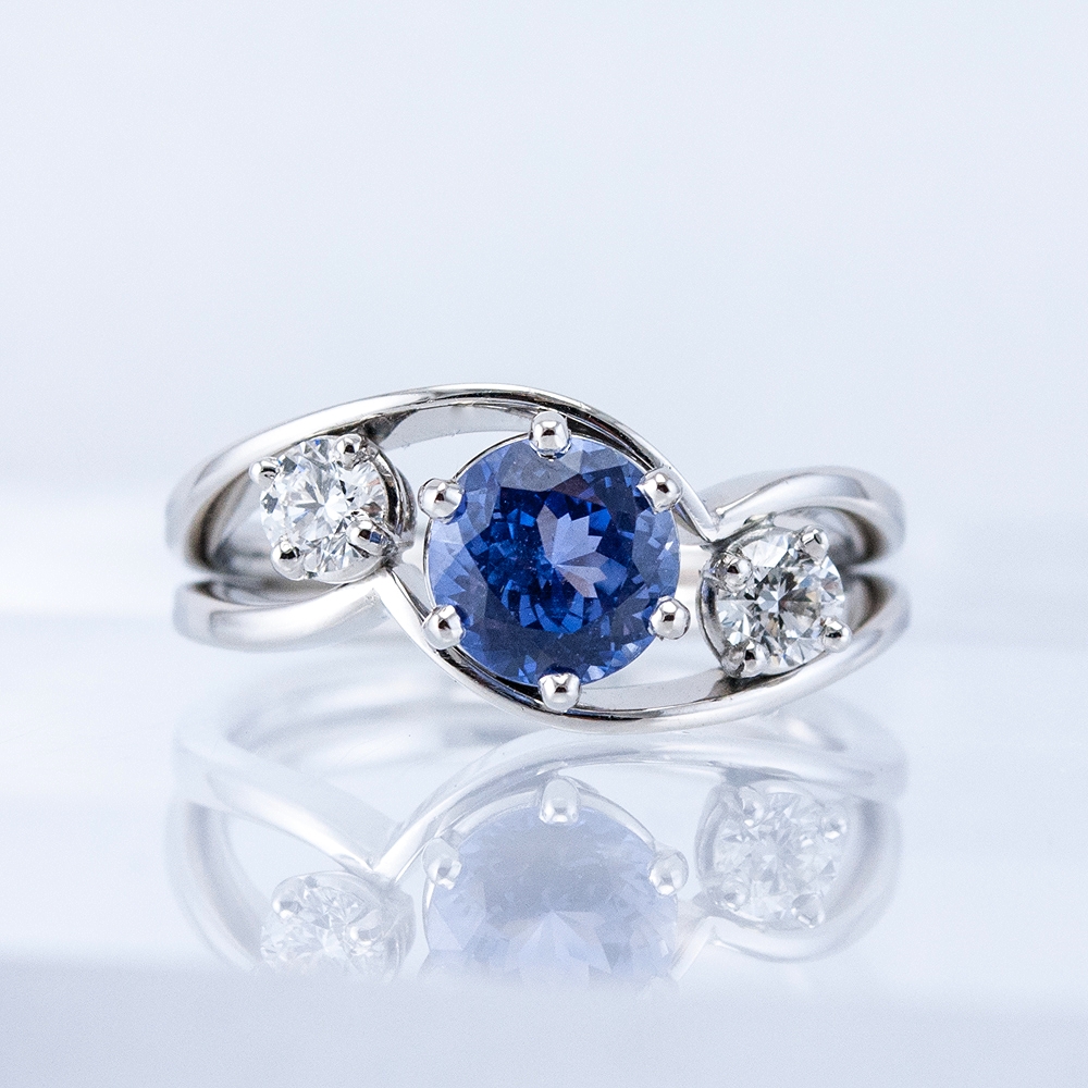 Embrace Ring with Ceylon Sapphire
