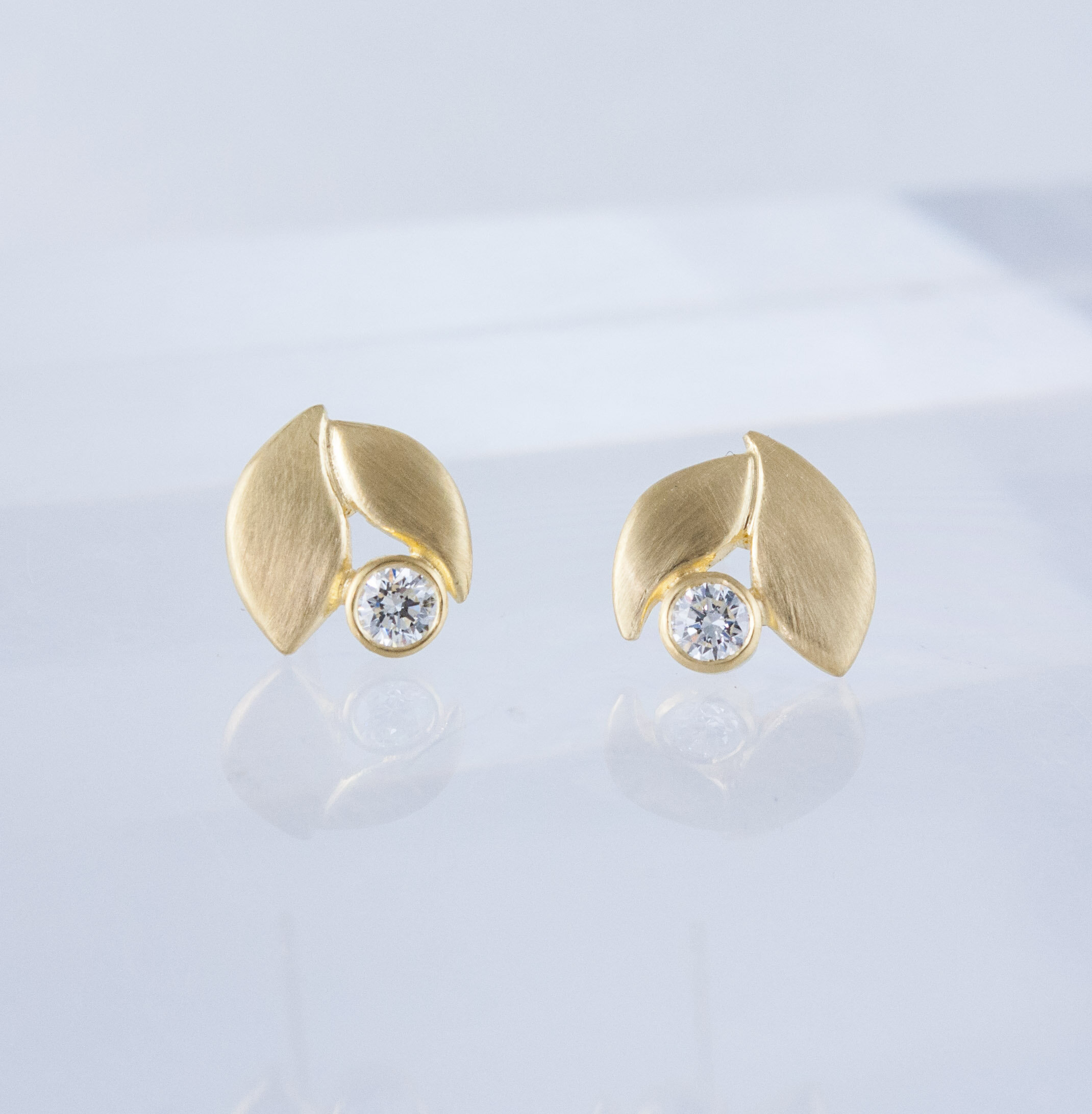 FloraStuds_D020_18y_crop.jpg