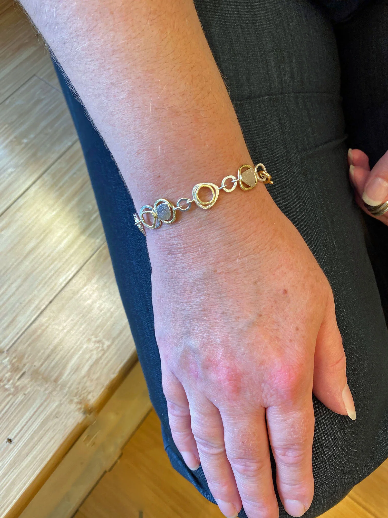 GEOTileLinkBracelet_cs18y_2020_model.jpg