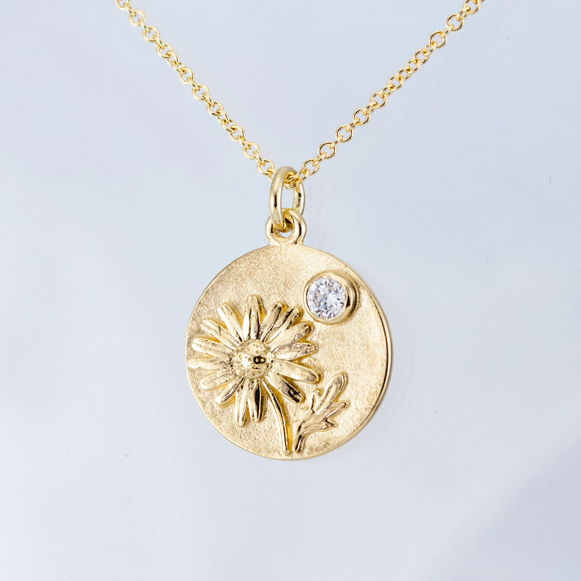 BirthflowerCharm_DaisyD_18y_final_crop.jpg
