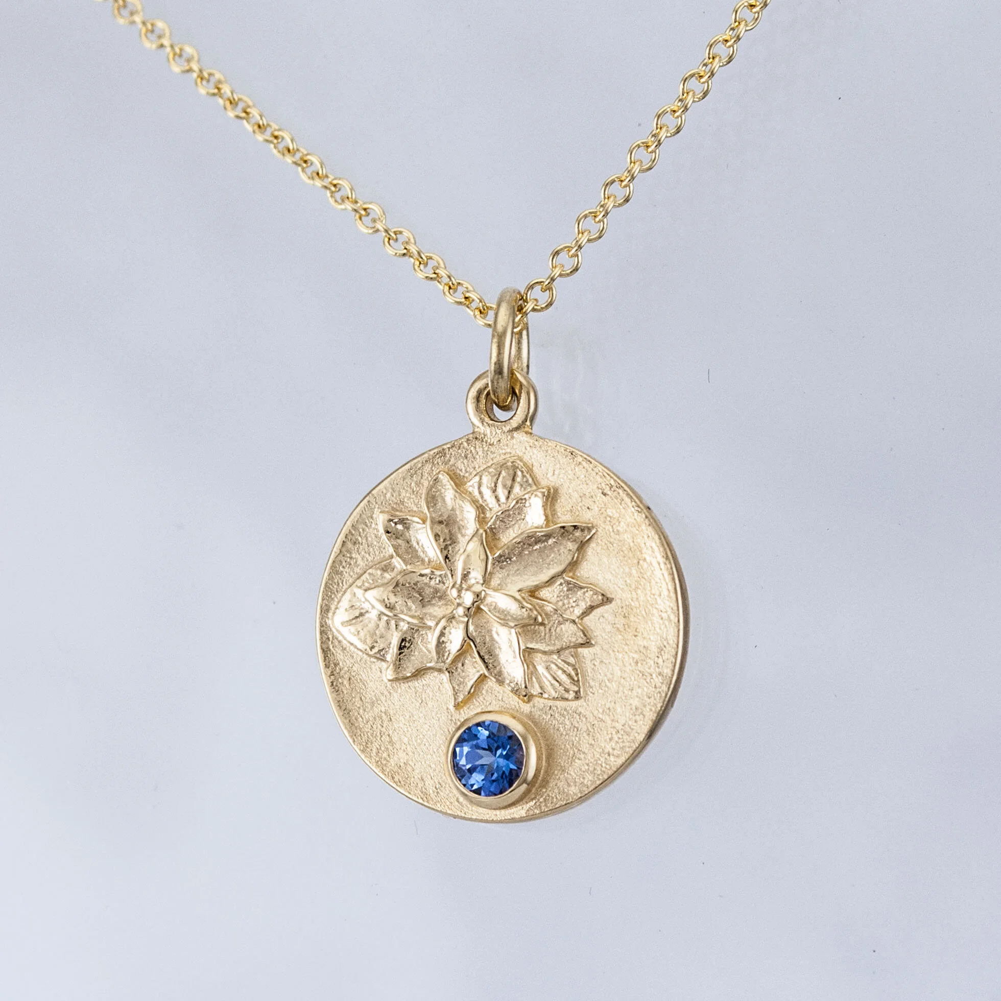 BirthflowerCharm_PoinsettiaTZ_18y_final_crop.jpg
