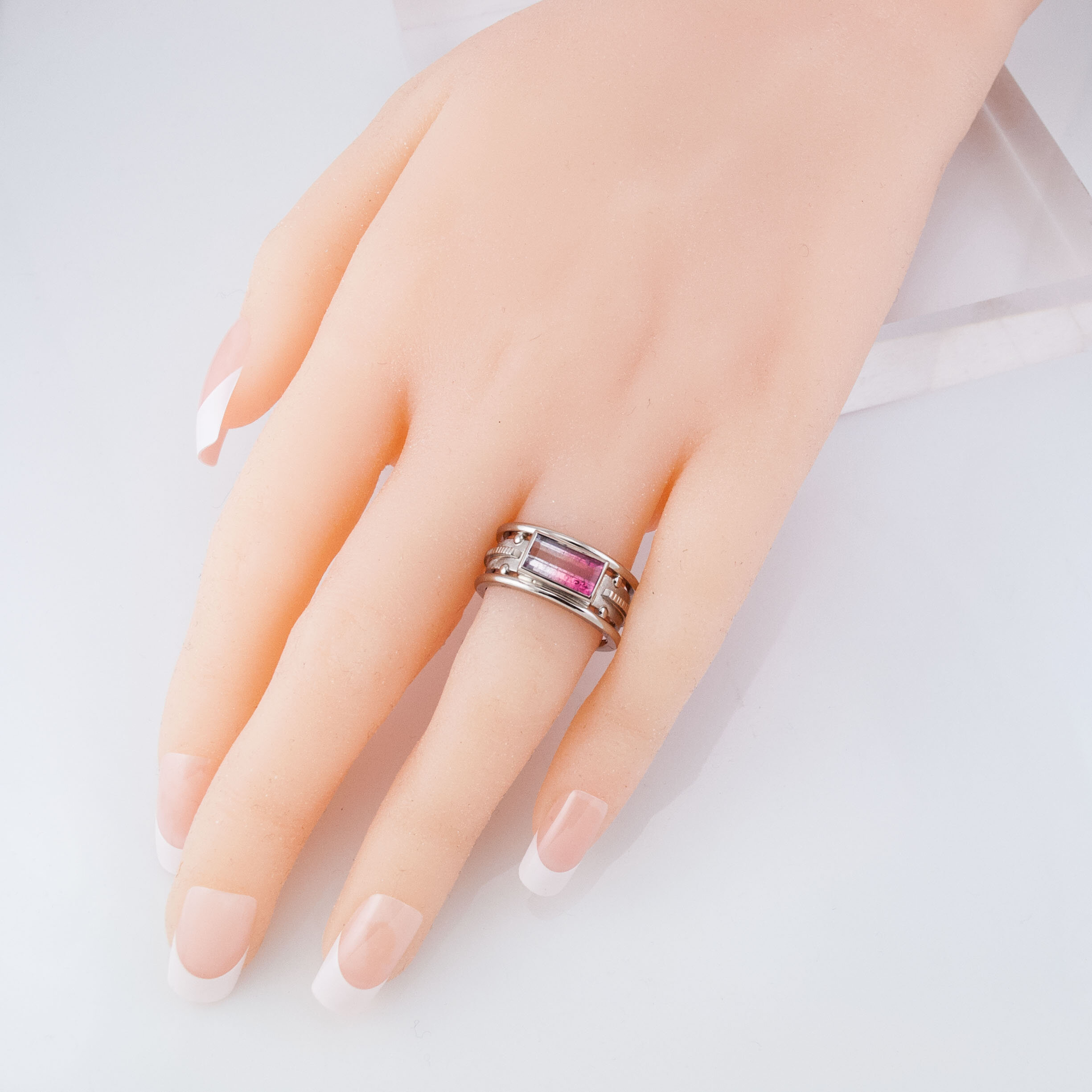 MemoryRing_TObi_18w_hand.jpg