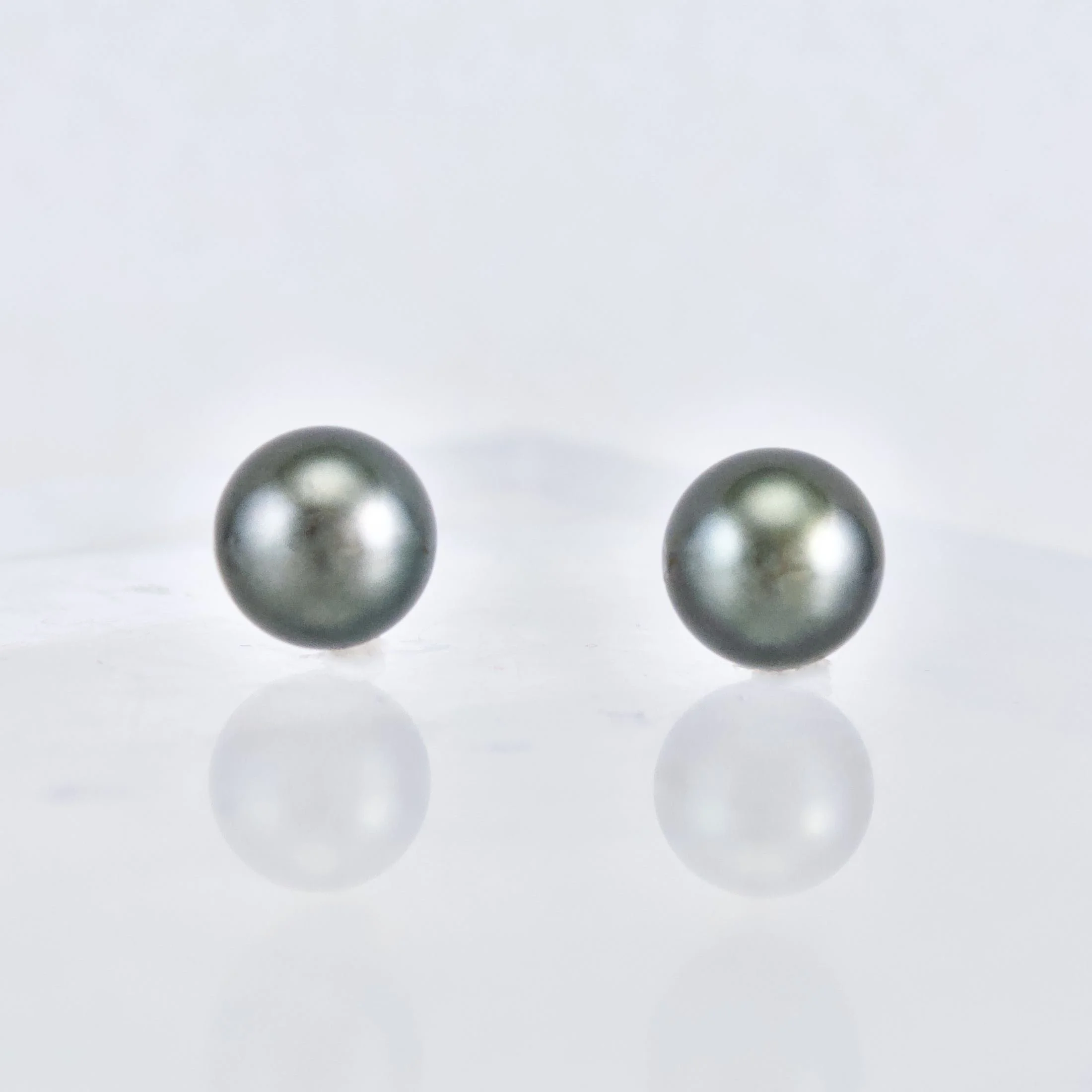 TahitianPearlStuds_9.6mm_14y.jpg