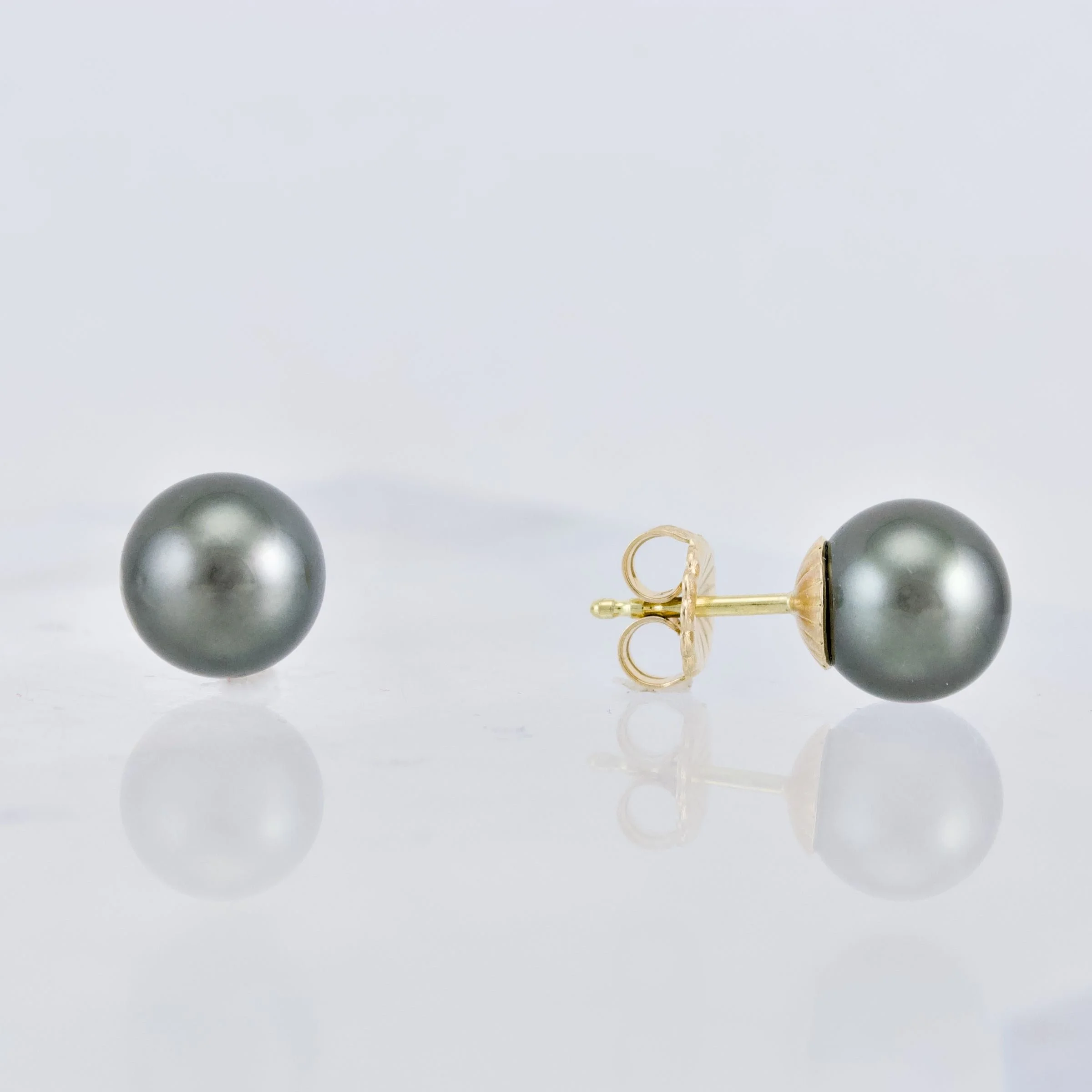 TahitianPearlStuds_9.6mm_14y_side.jpg