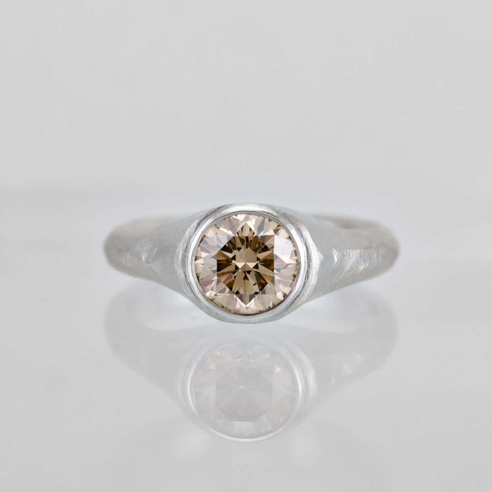 RusticSolitaire_Dcham117_plat_front.jpg