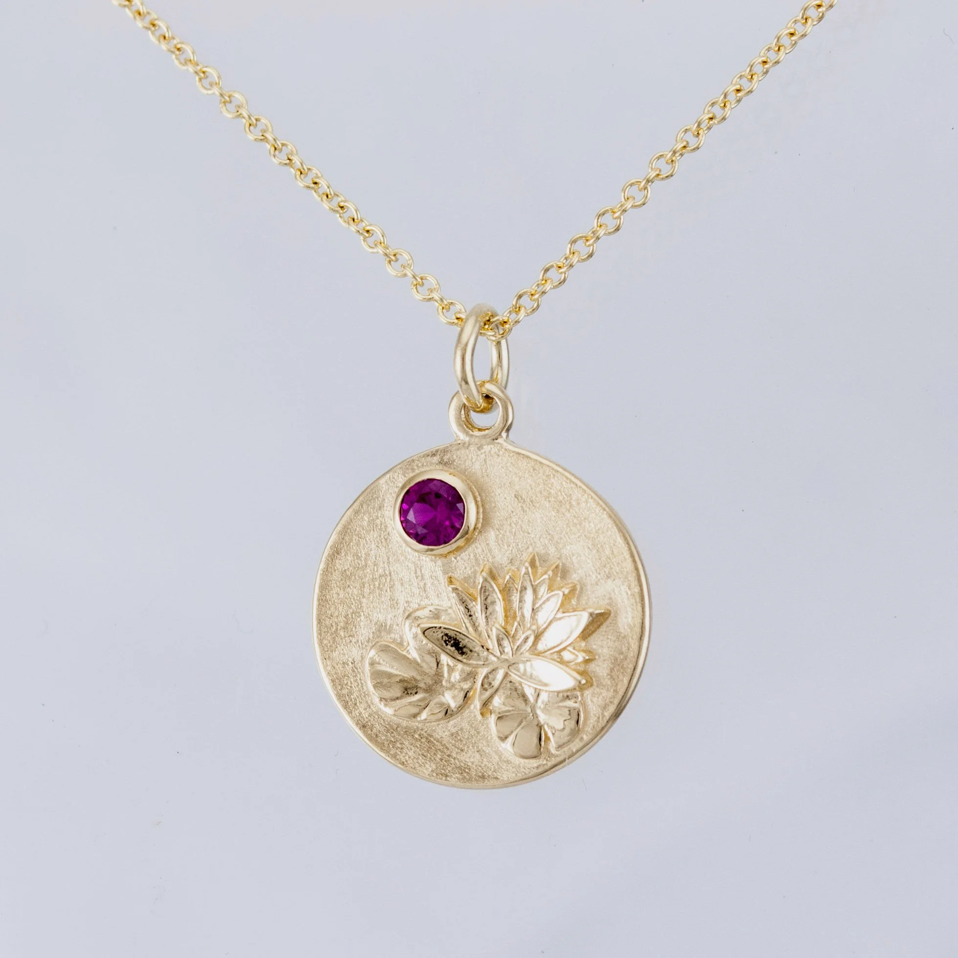 BirthflowerCharm_WaterlilyRU_18y_final_crop.jpg
