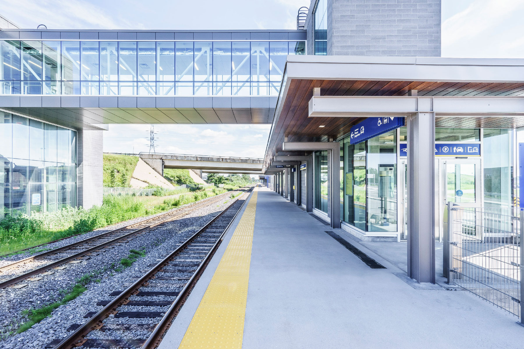  Gares du train de l'est - AMT /  GCBD Architectes  