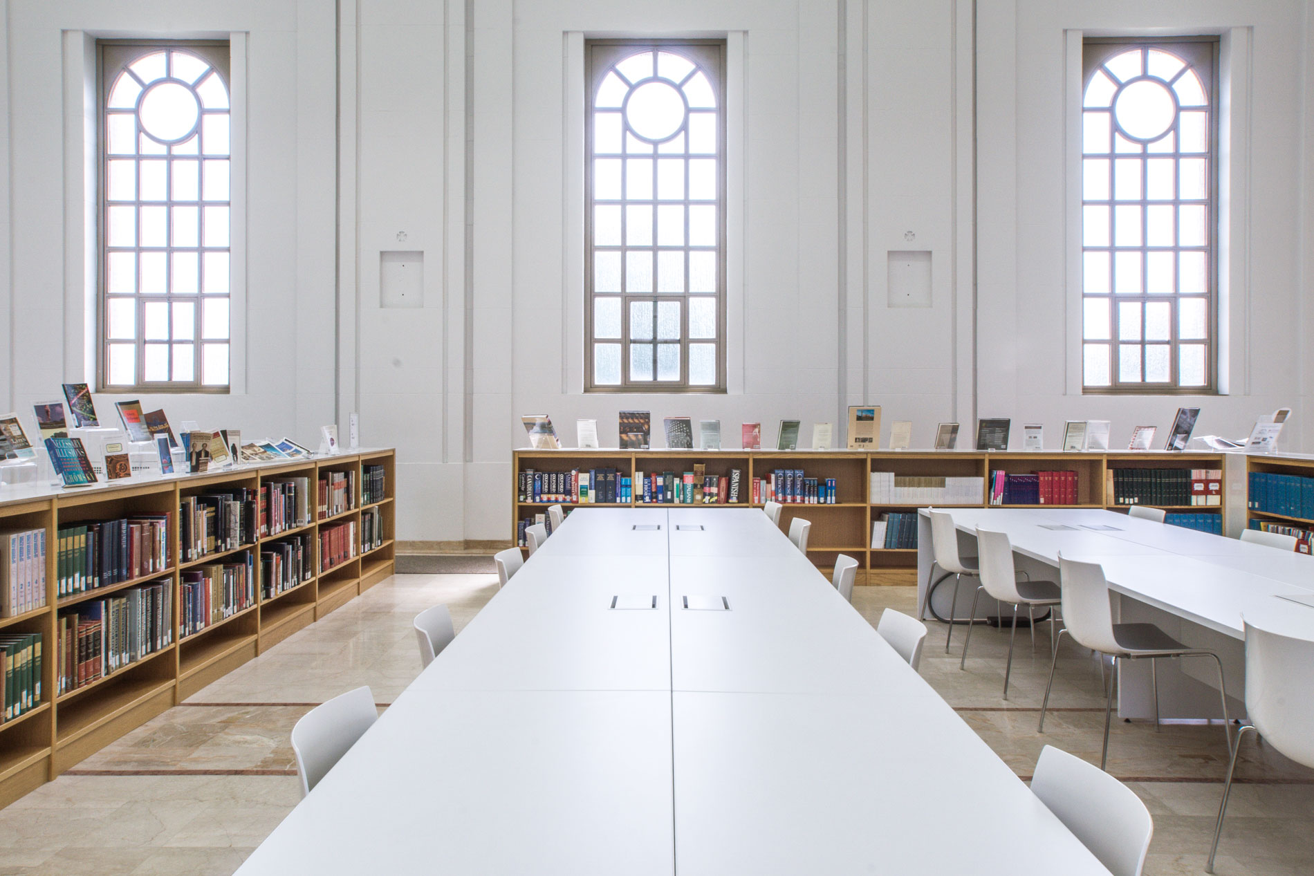  Bibliothèque Collège Marianopolis - Atelier TAG © Raphaël Thibodeau 