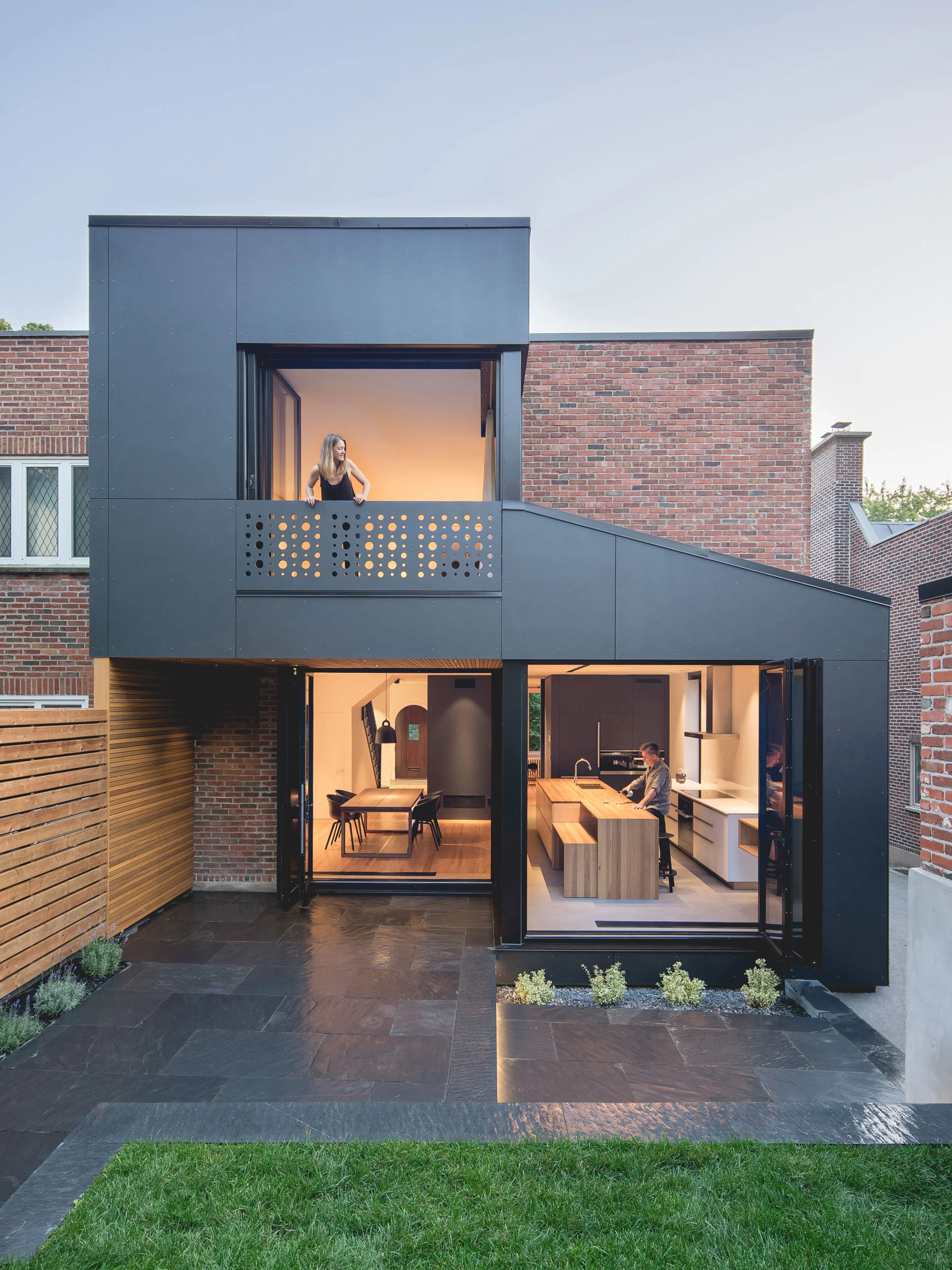 <<<<< BACK Boîte noire II / Natalie Dionne Architecture © Raphaël Thibodeau