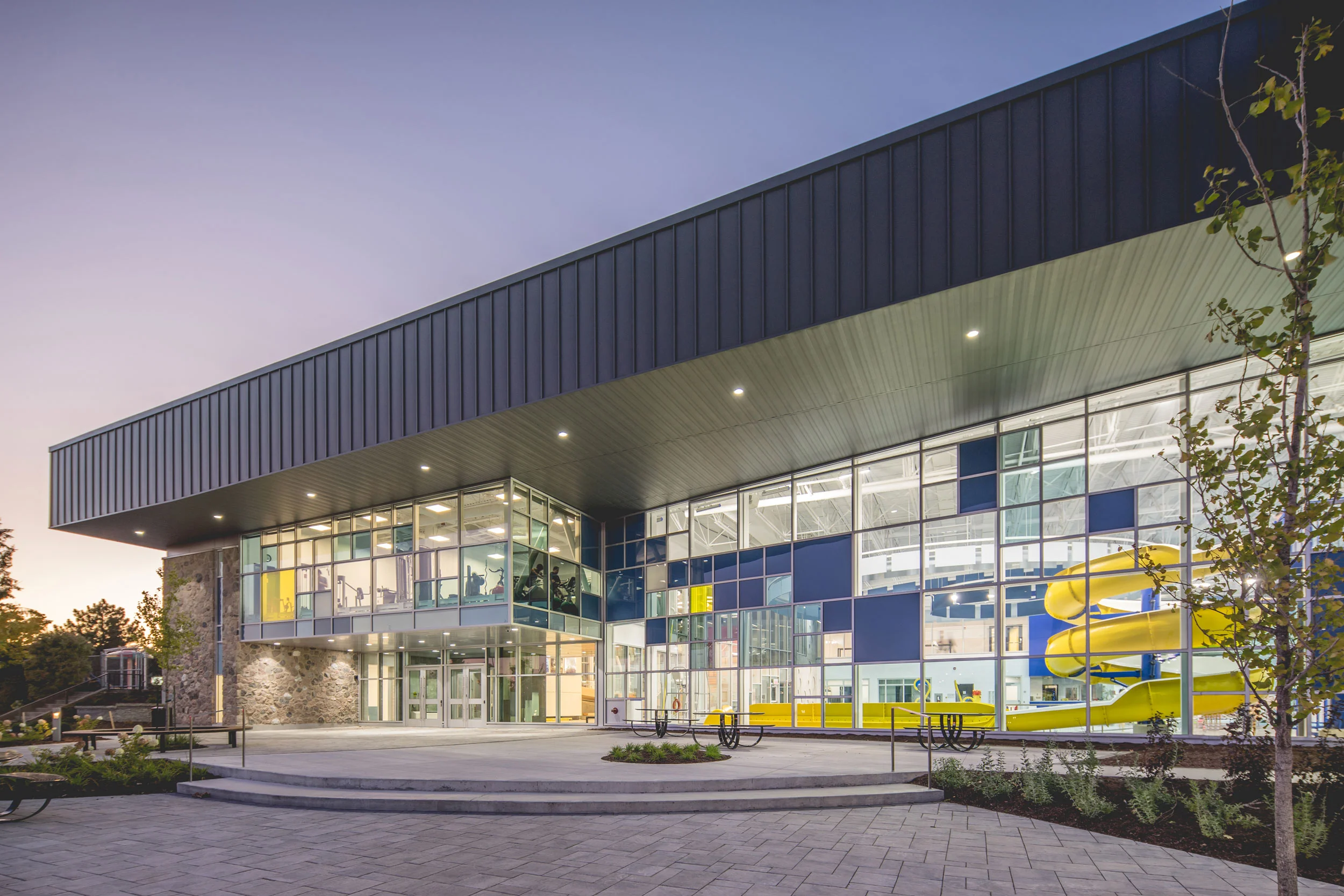 <<<<< BACK Complexe Laurie-Ève-Cormier - Riopel et Associés + PFA © Raphaël Thibodeau