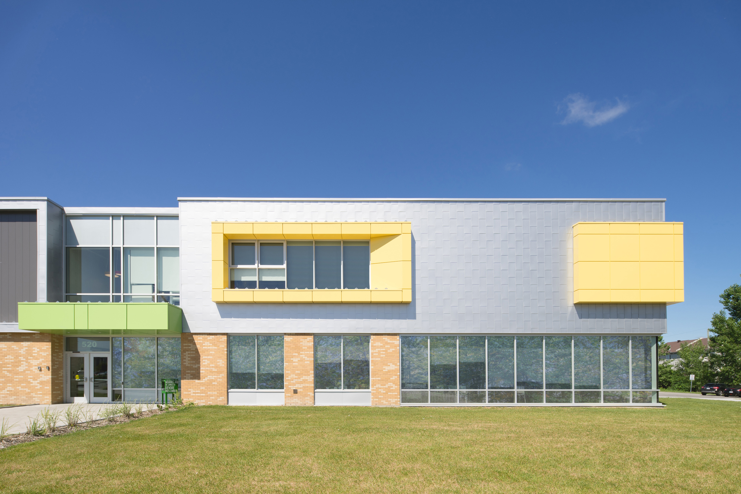   &lt;&lt;&lt;&lt;&lt; BACK  École Jardins-des-Patriotes  BBBL Architecture  © Raphaël Thibodeau 