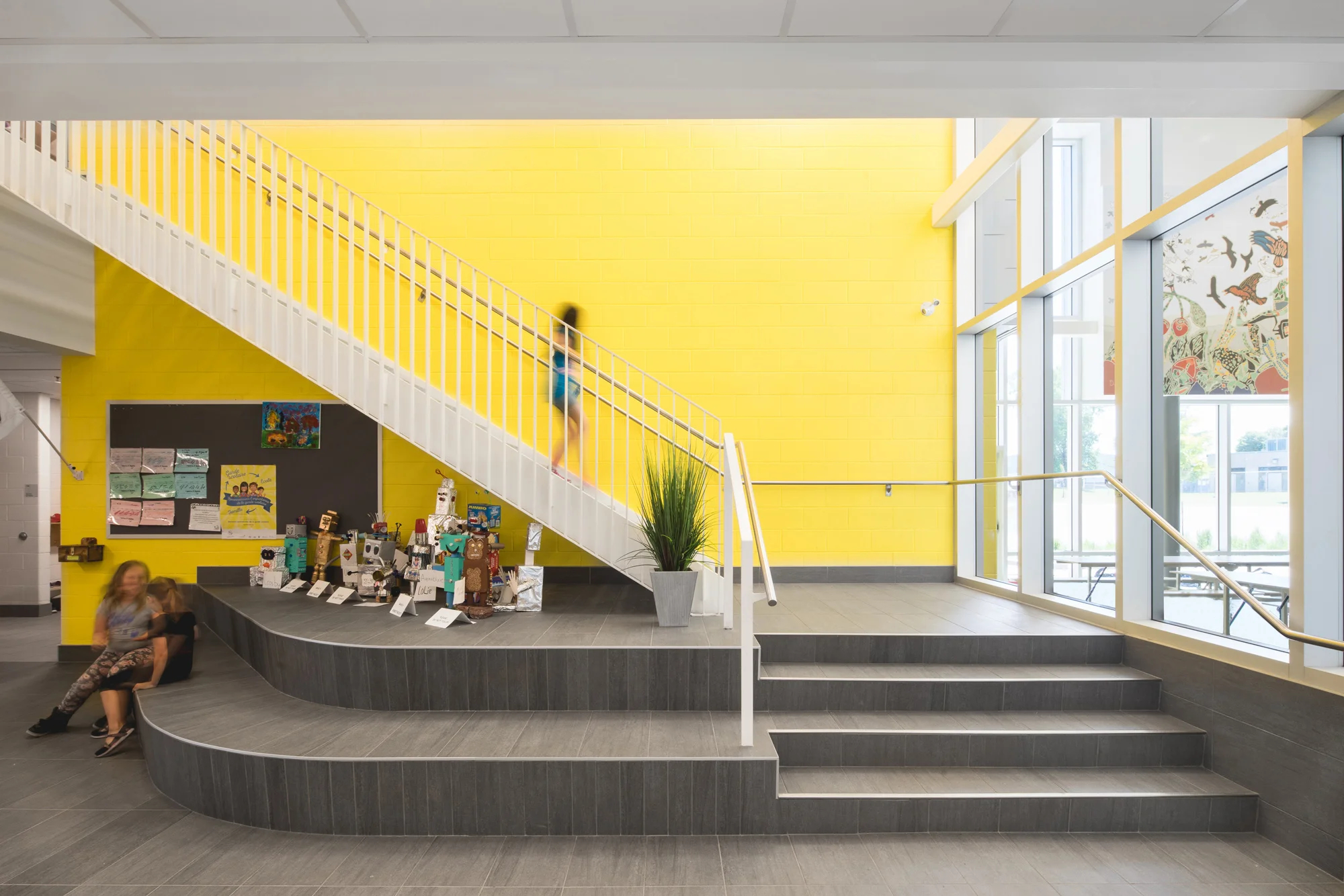 <<<<< BACK École Jardins-des-Patriotes BBBL Architecture © Raphaël Thibodeau